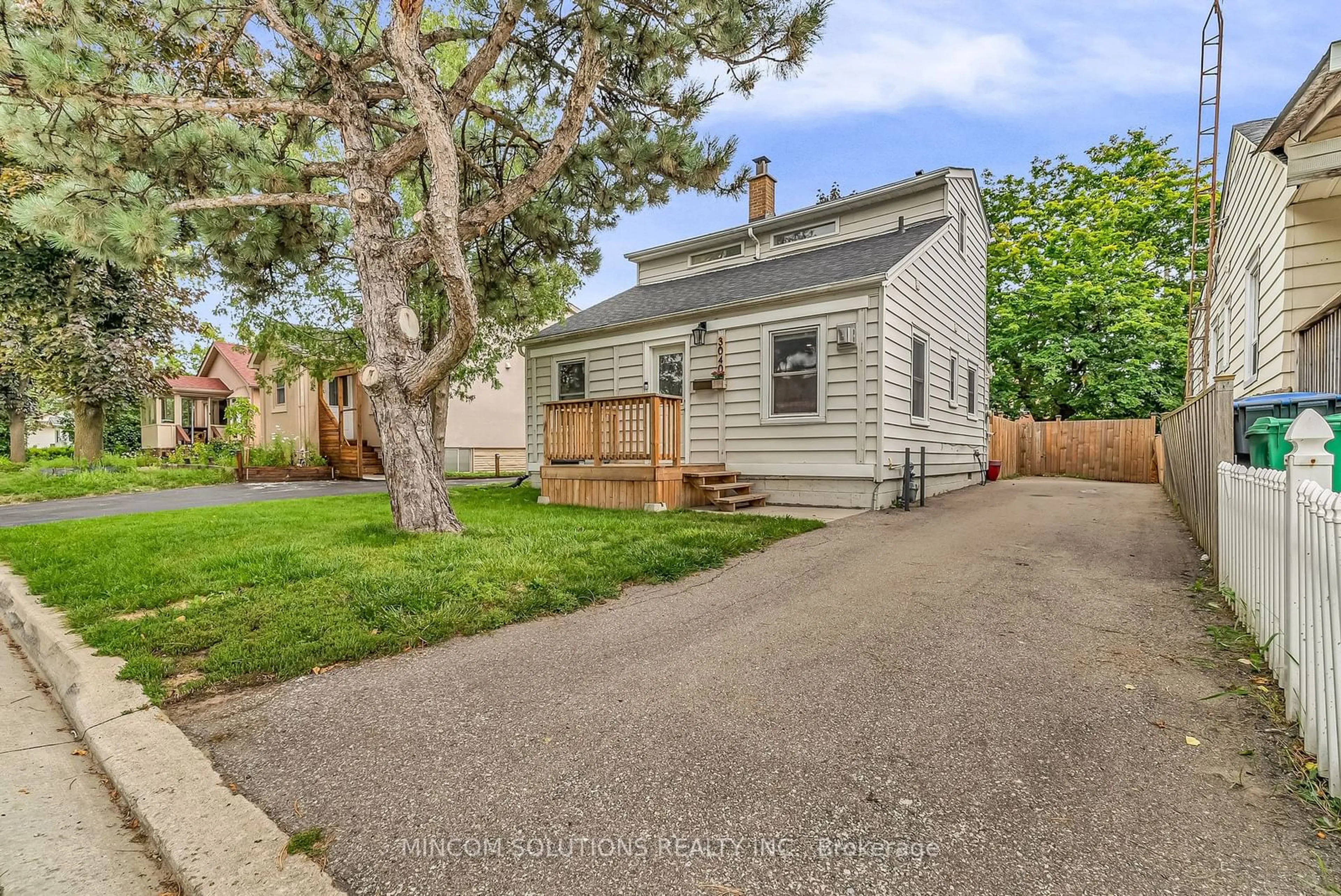 Frontside or backside of a home, the fenced backyard for 3040 Churchill Ave, Mississauga Ontario L4T 1R3