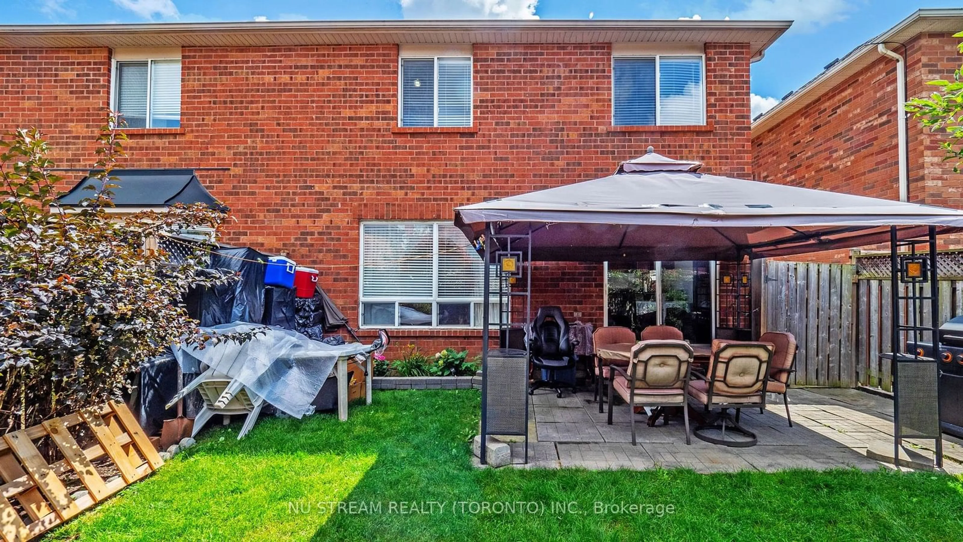 Patio for 712 Irving Terr, Milton Ontario L9T 6H3