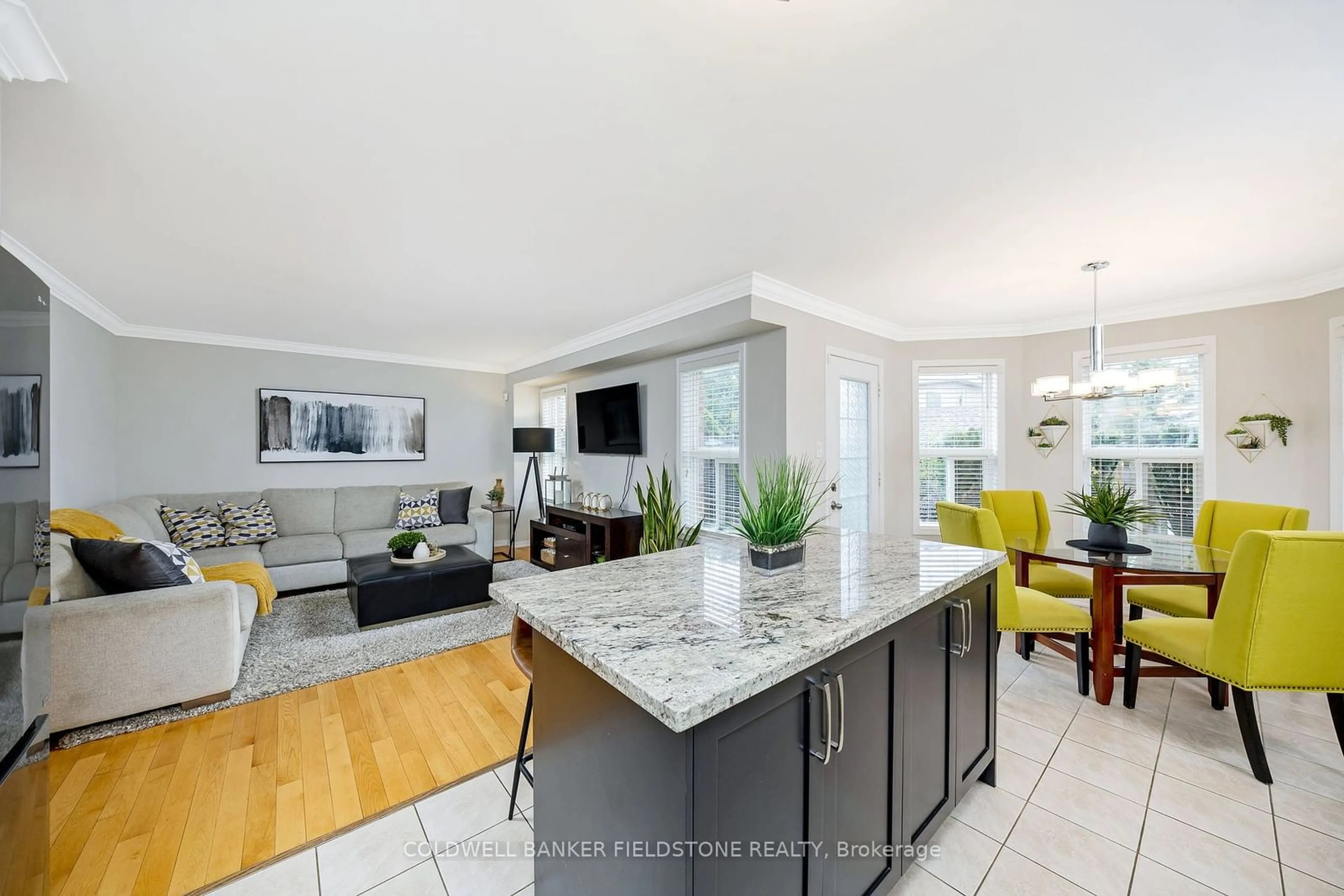 Open concept kitchen for 52 Milfoil St, Halton Hills Ontario L7G 6M6