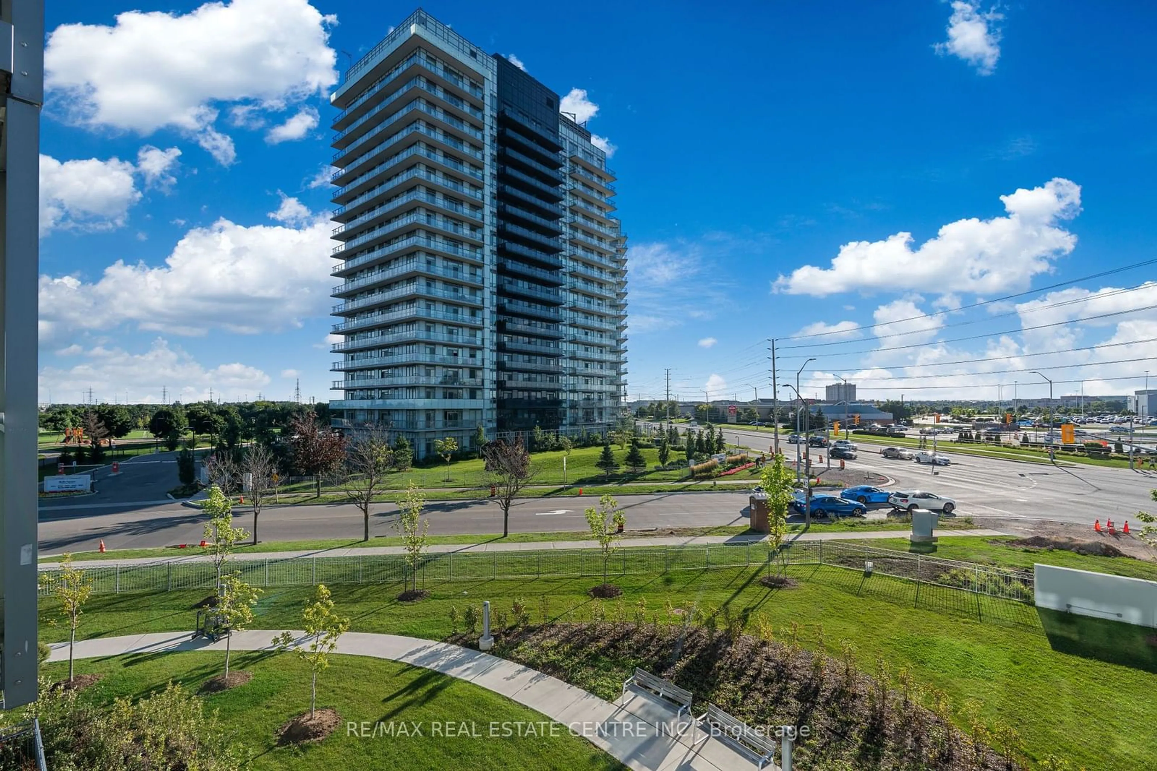 A pic from exterior of the house or condo for 4655 Metcalfe Ave #310, Mississauga Ontario L5M 0Z7