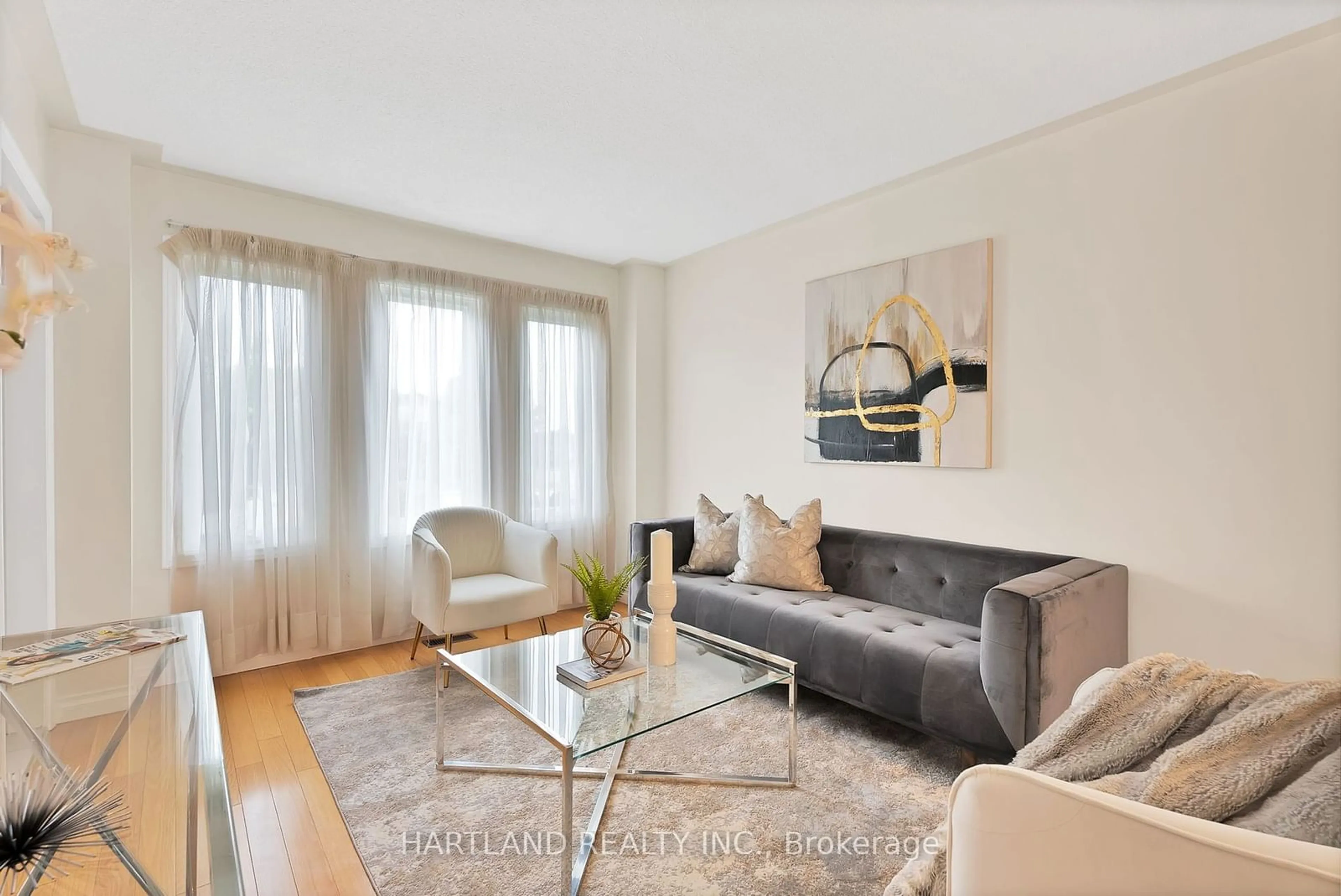 Living room for 4855 Rathkeale Rd, Mississauga Ontario L5V 1K5