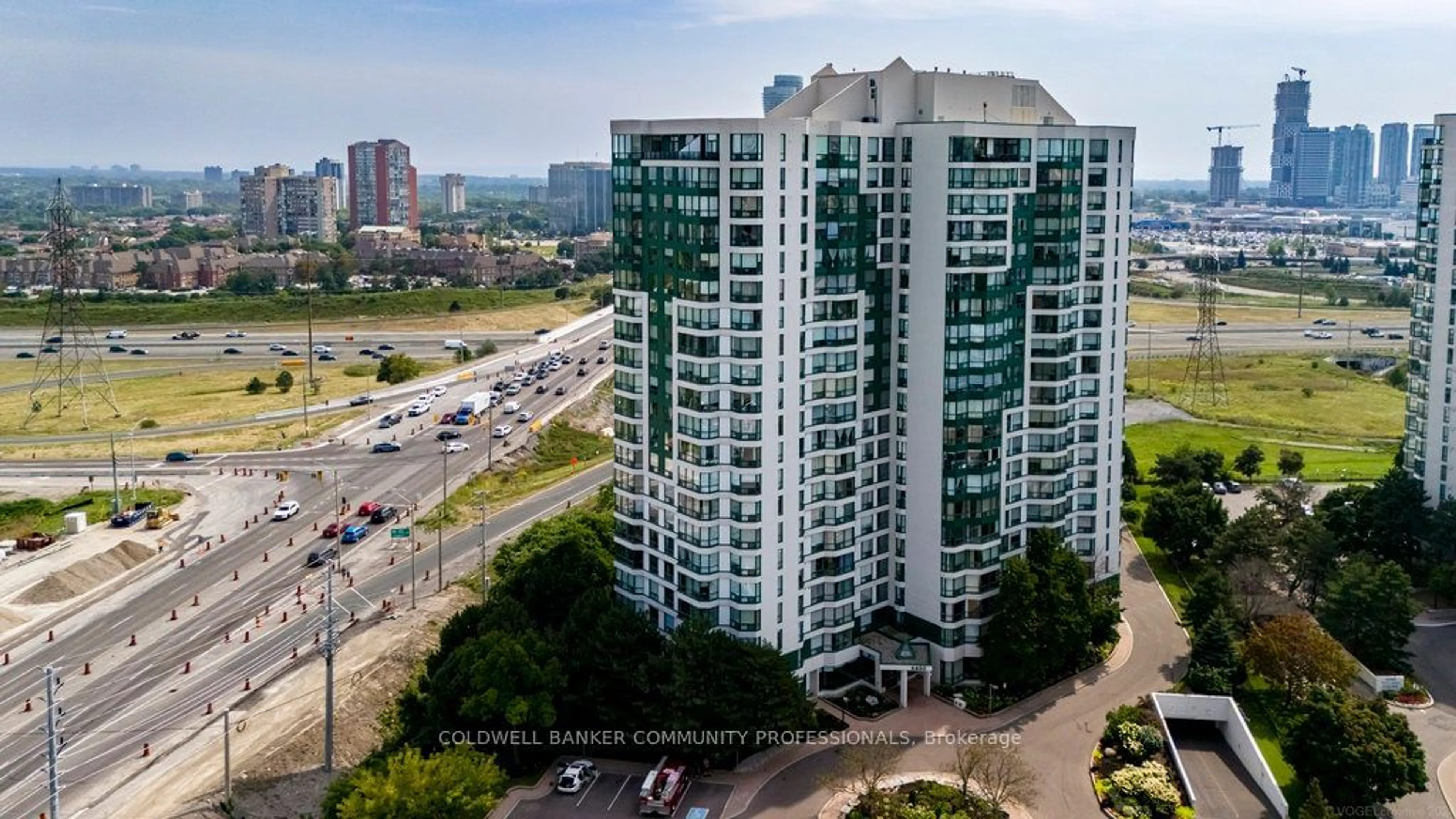 A pic from exterior of the house or condo, the view of city buildings for 4450 Tucana Crt #1010, Mississauga Ontario L5R 3R4