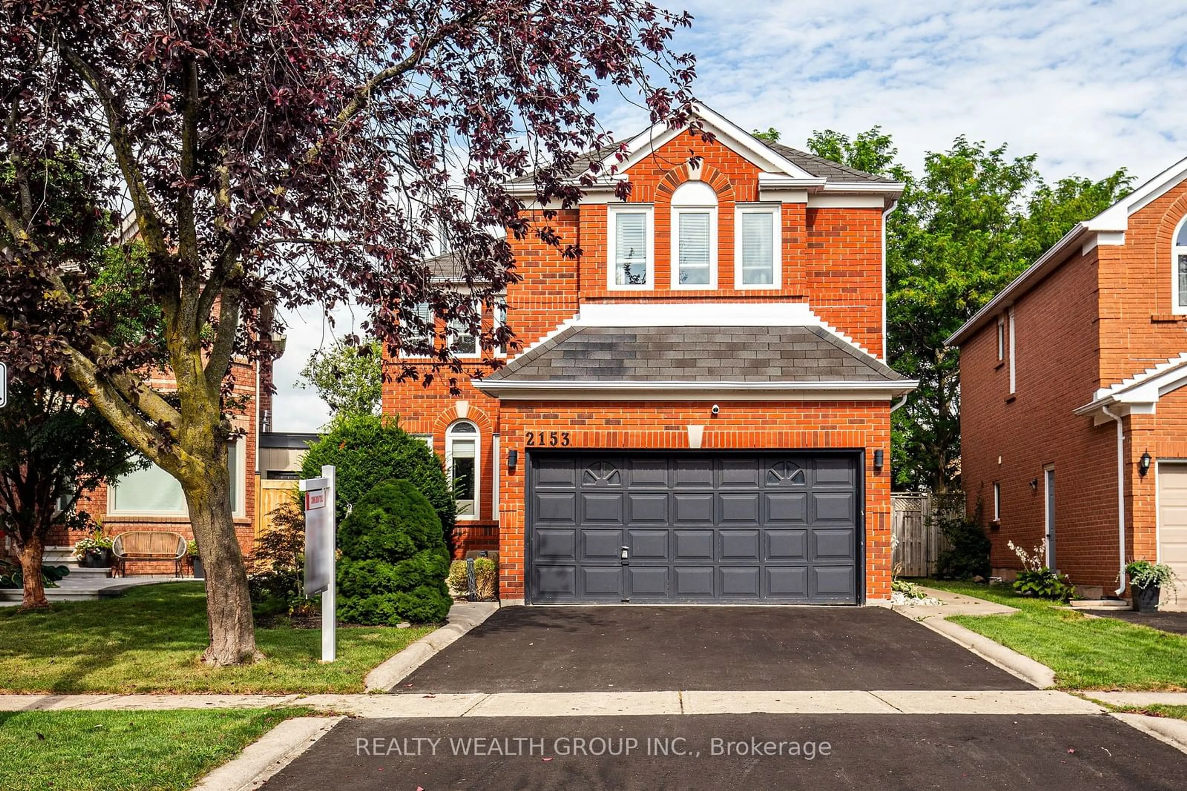 Home with brick exterior material for 2153 Oak Bliss Cres, Oakville Ontario L6M 3K2