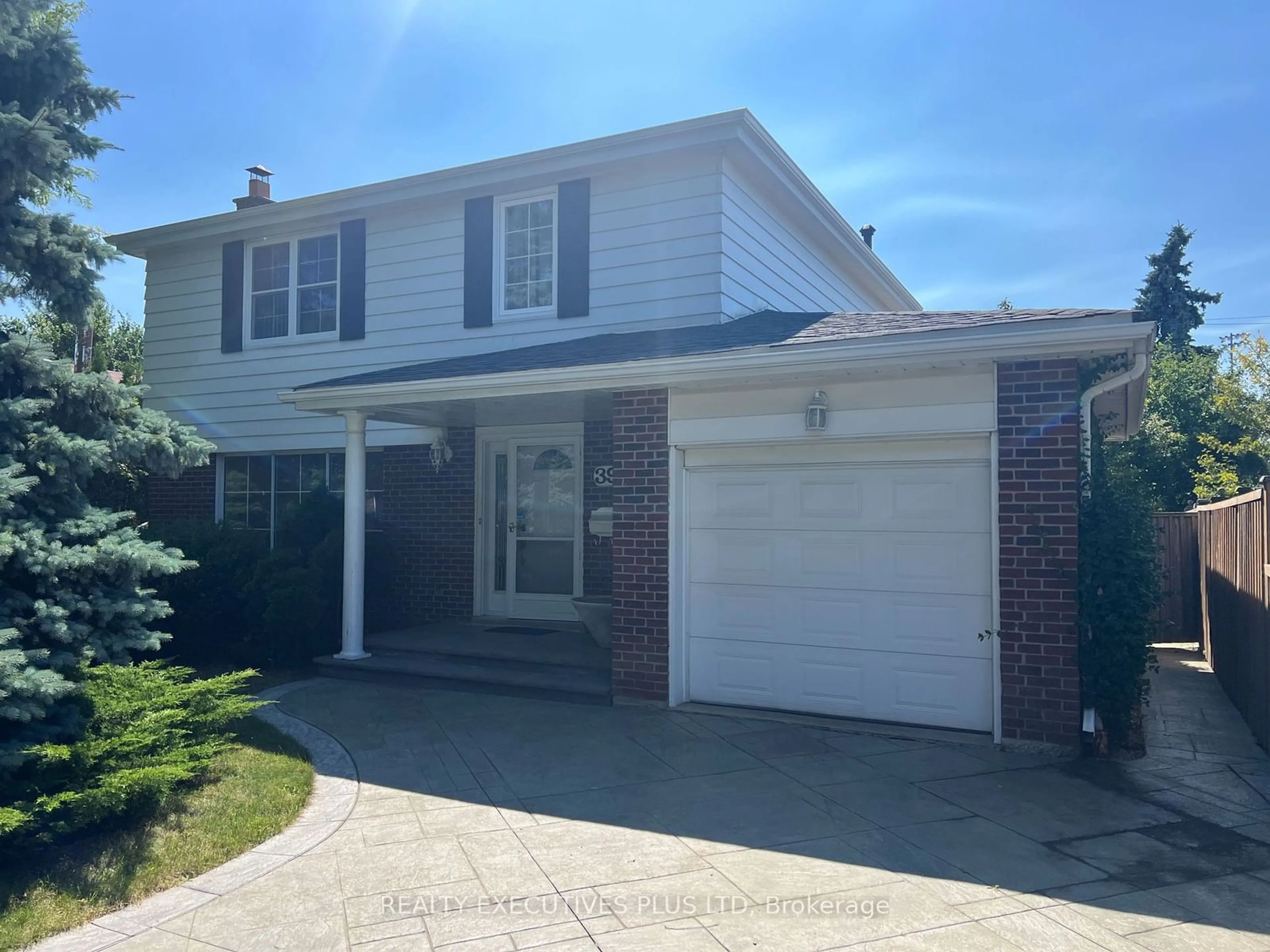 Frontside or backside of a home for 39 Glebe Cres, Brampton Ontario L6S 1E9