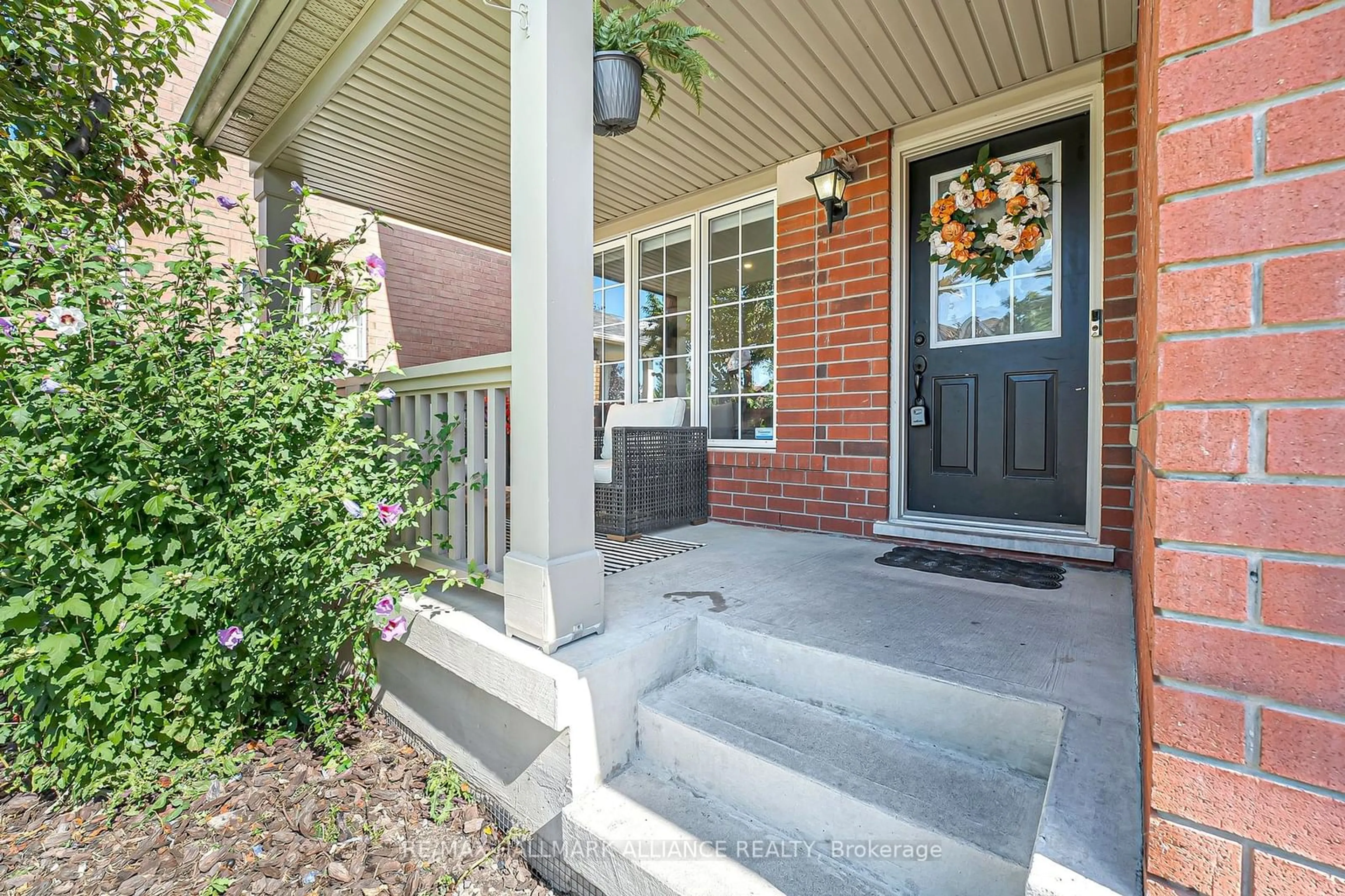 Indoor entryway for 1506 Harwood Dr, Milton Ontario L9T 5K3