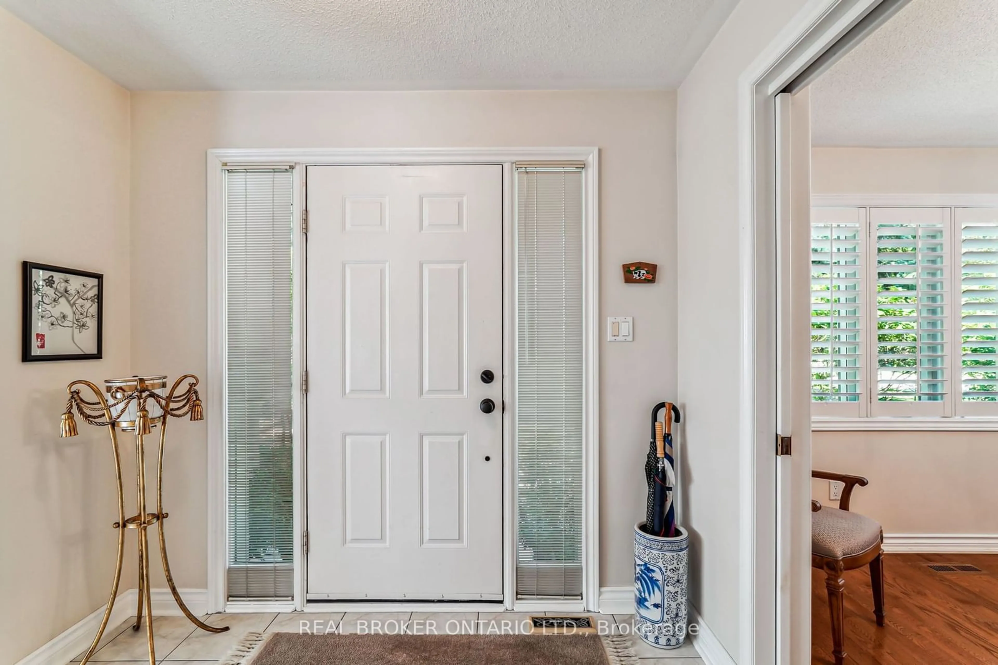 Indoor entryway for 5480 Glen Erin Dr #92, Mississauga Ontario L5M 5R3