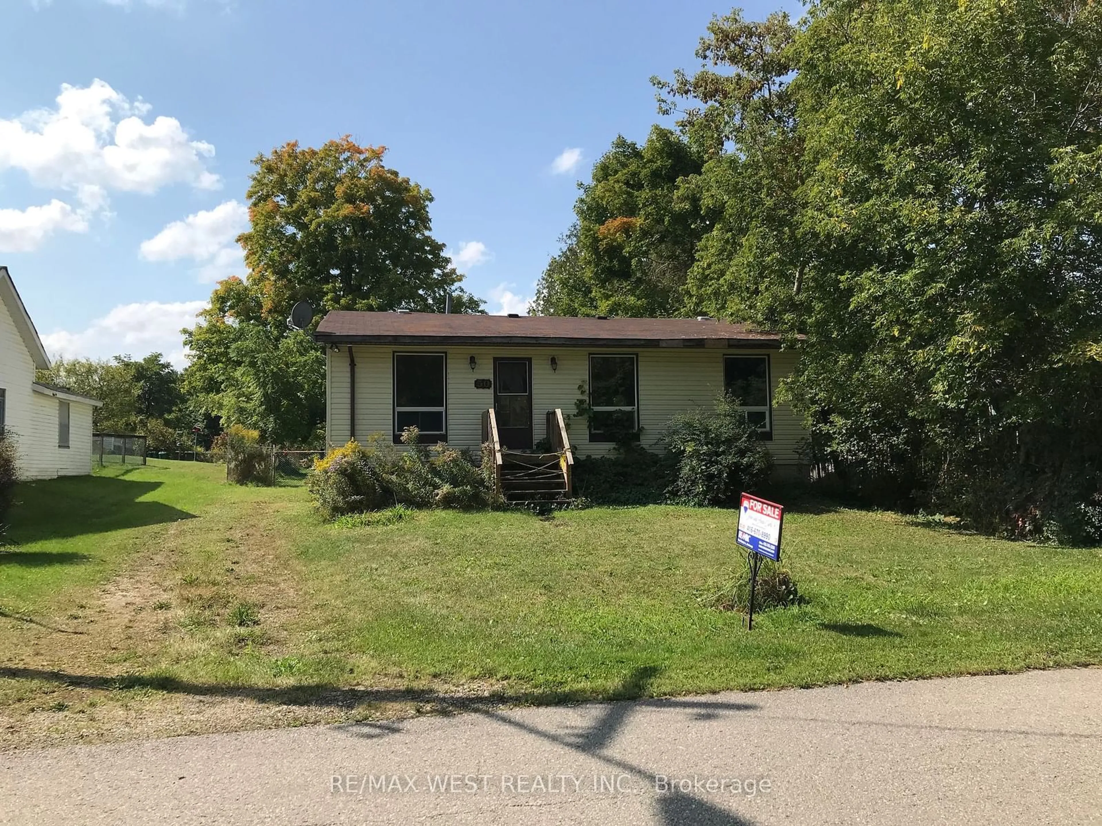 Frontside or backside of a home, the street view for 50 Cardwell St, Caledon Ontario L0N 1A0