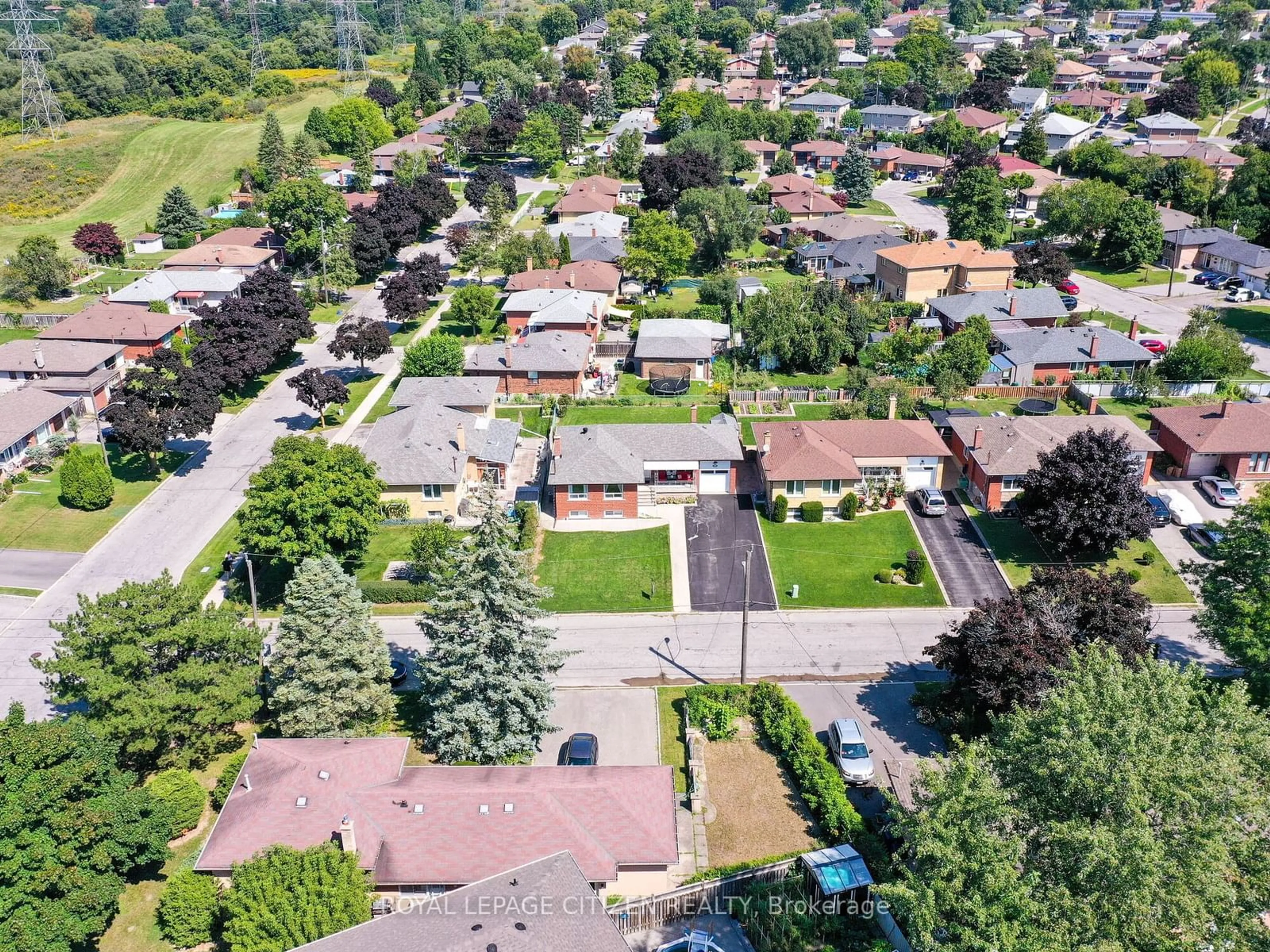 Frontside or backside of a home for 34 Belleglade Crt, Toronto Ontario M9M 2W4