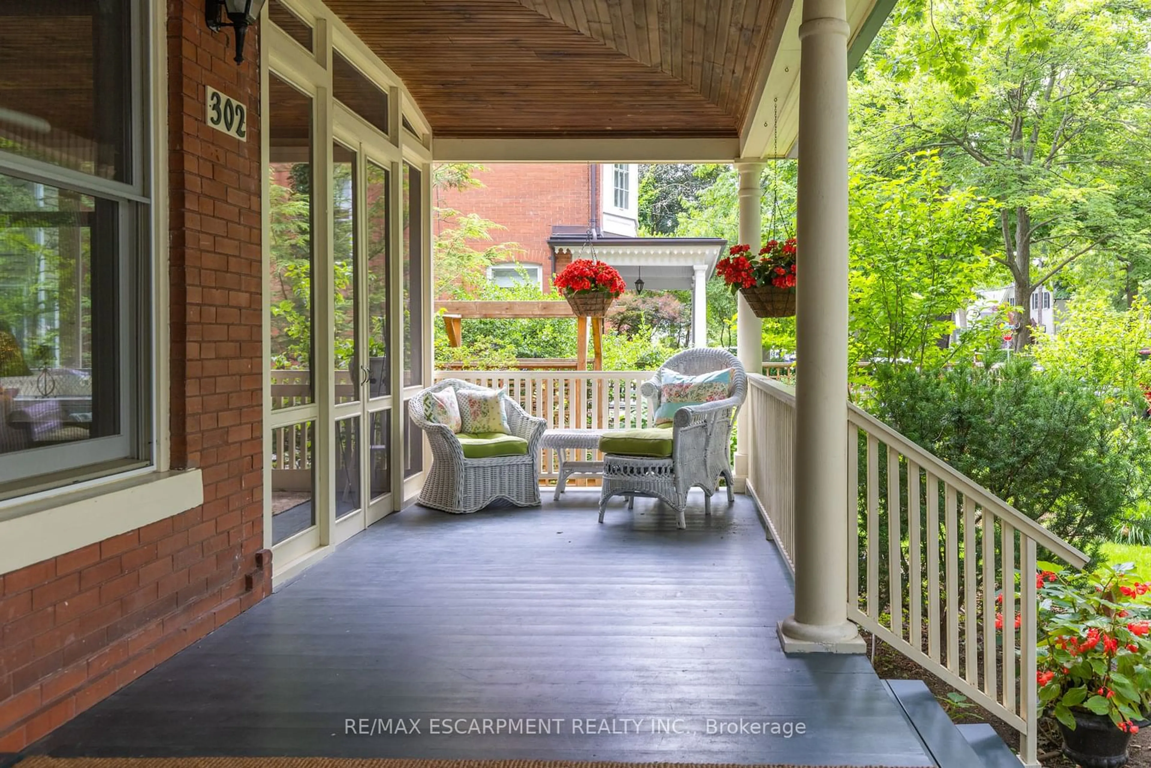 Patio, cottage for 302 William St, Oakville Ontario L6J 1E4