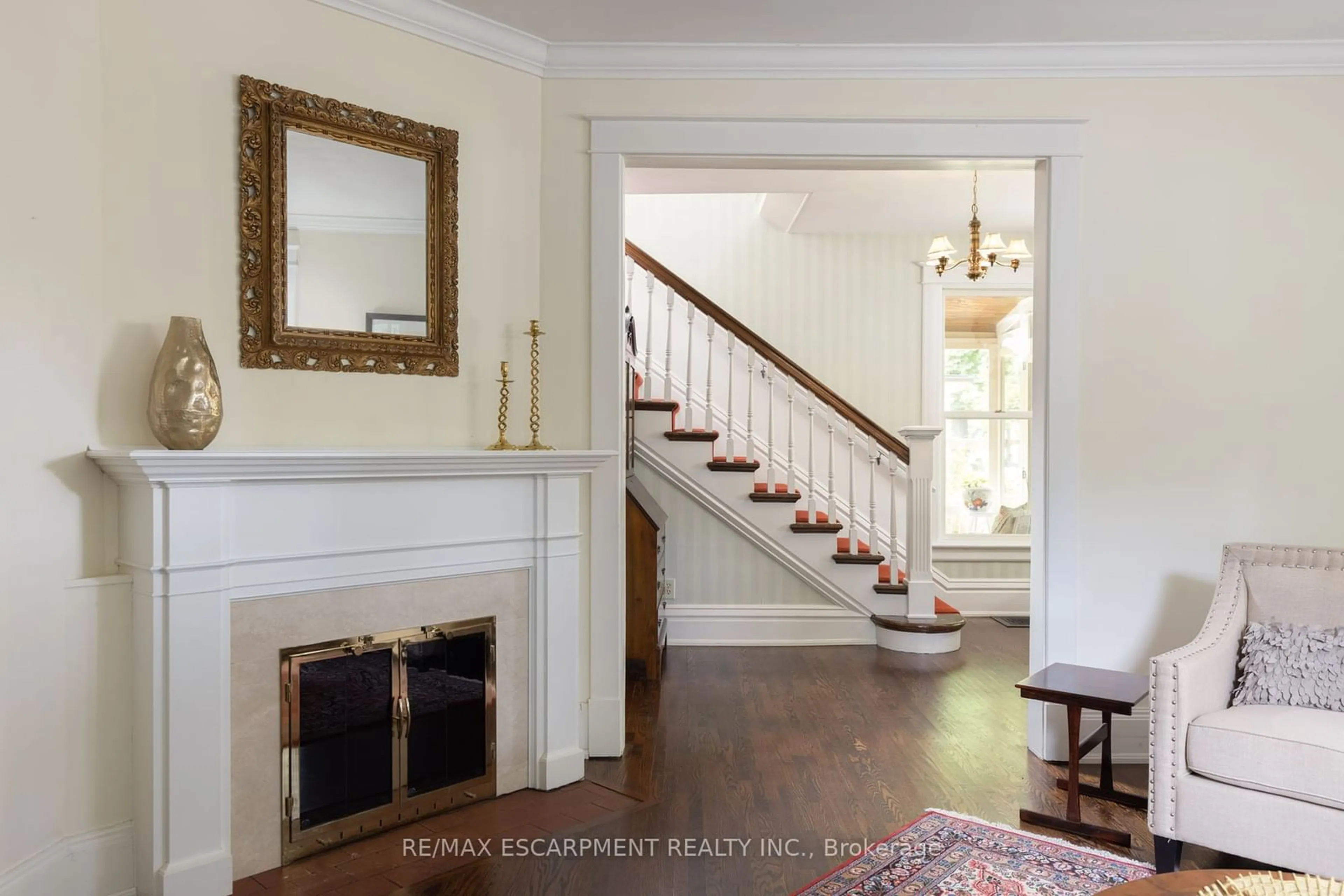 Indoor entryway, wood floors for 302 William St, Oakville Ontario L6J 1E4