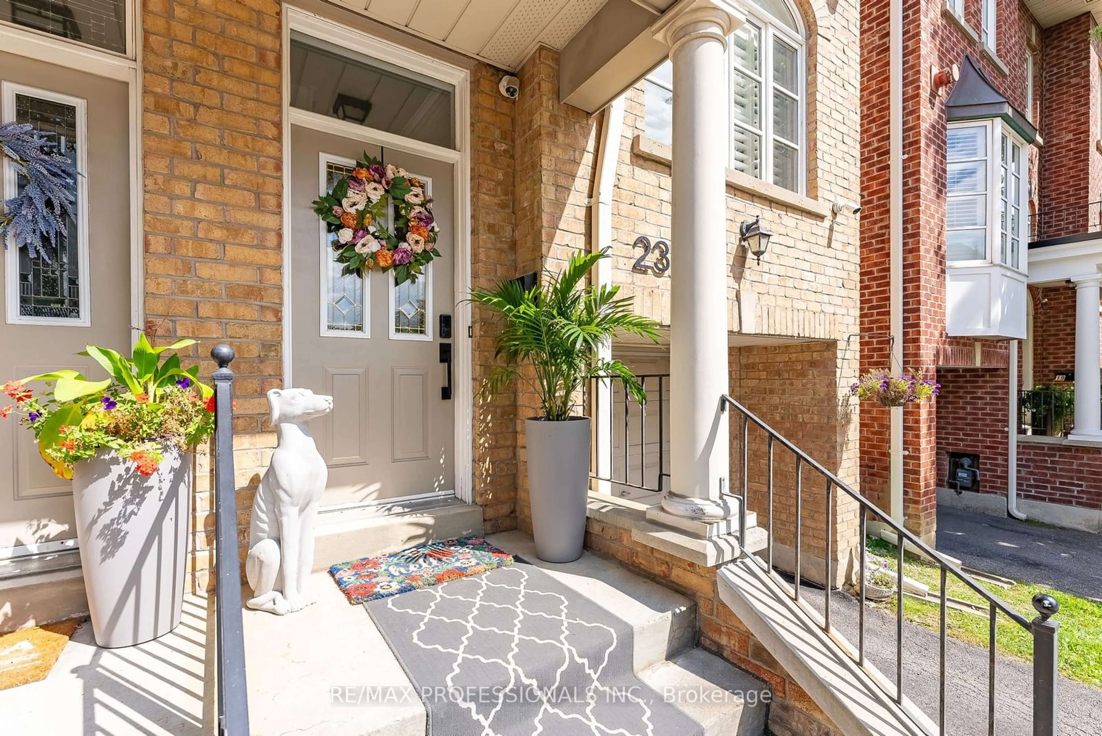 Indoor entryway for 23 San Remo Terr, Toronto Ontario M8Z 6C6