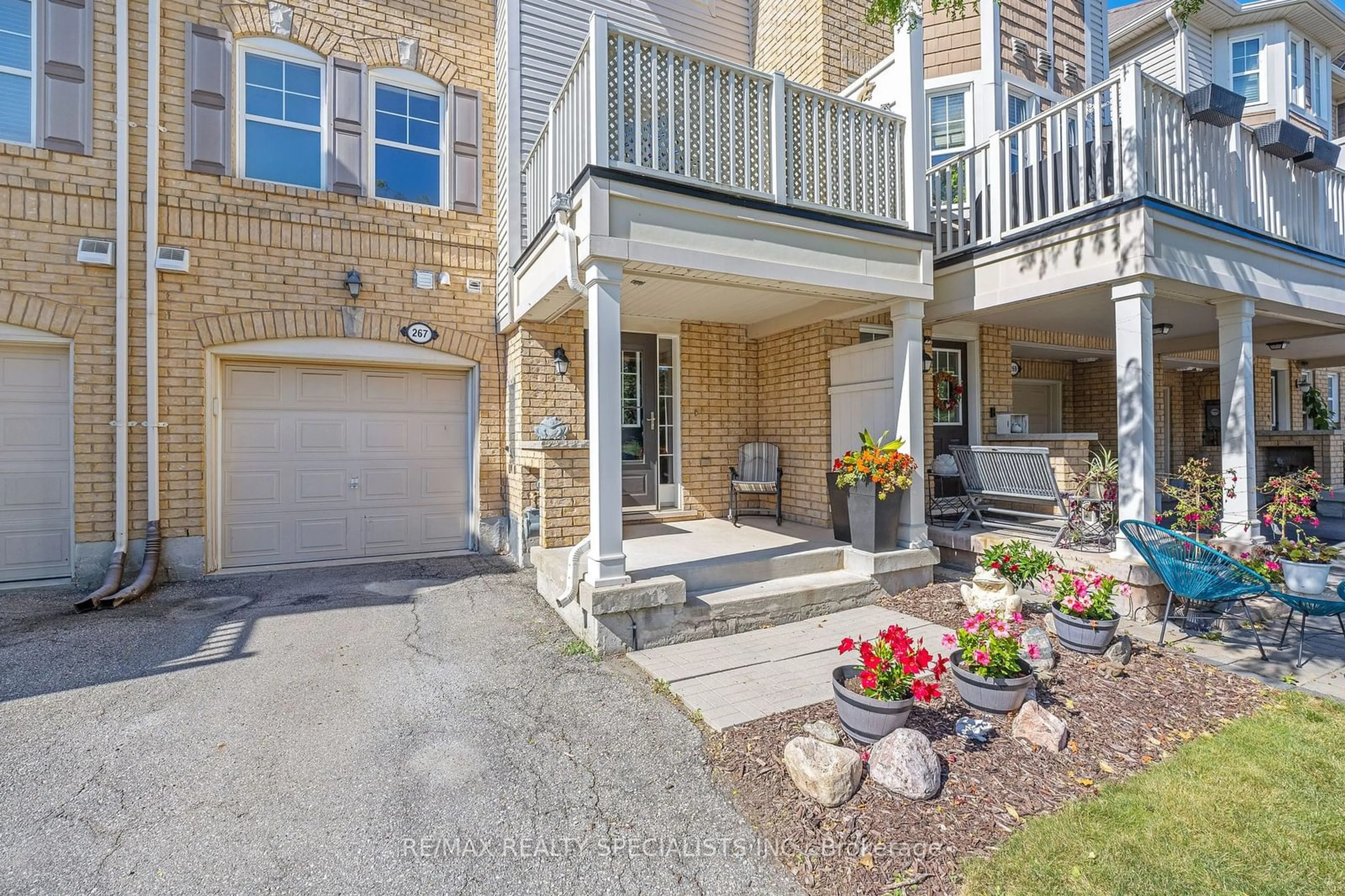 A pic from exterior of the house or condo for 267 Prosser Circ, Milton Ontario L9T 0R1