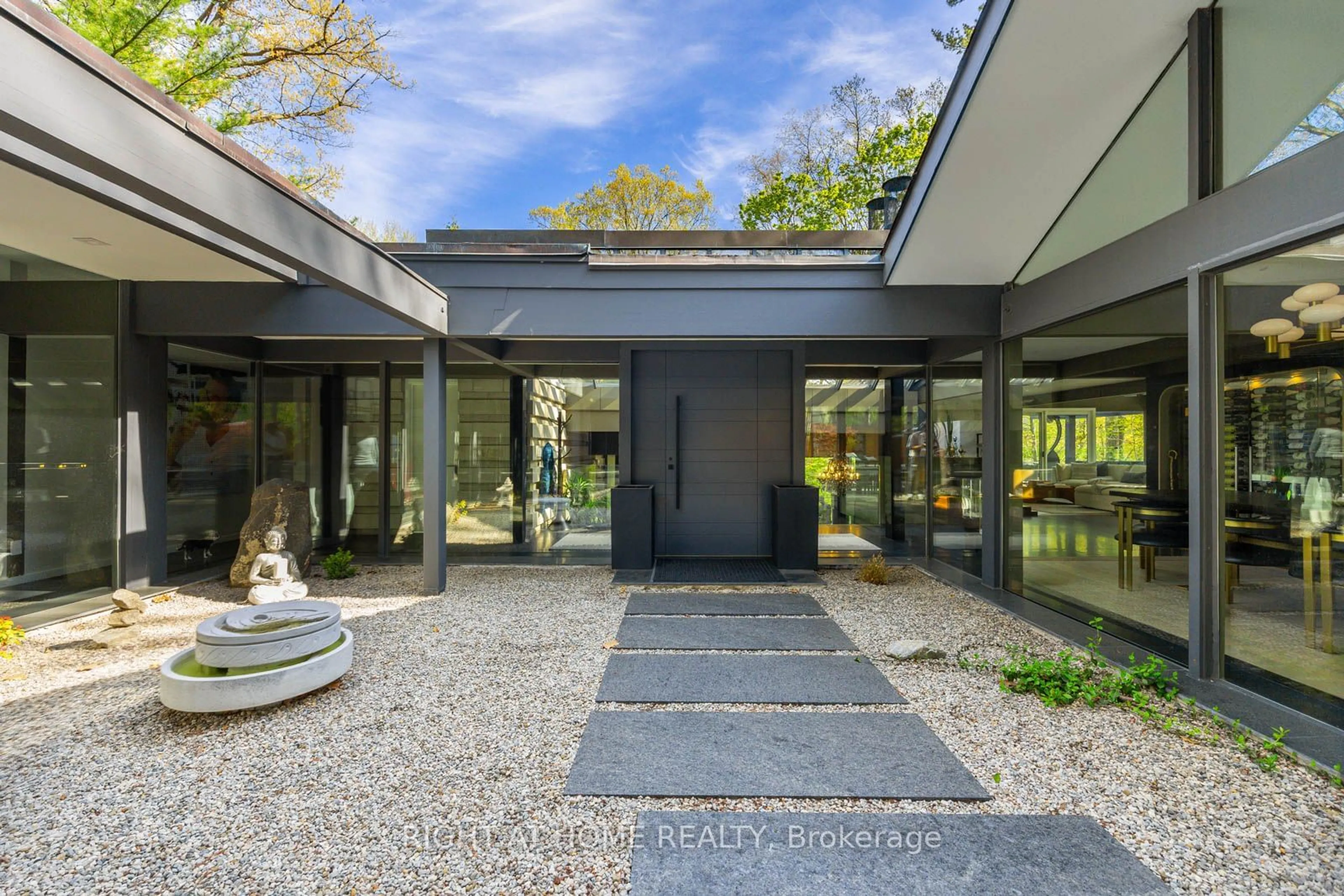 Indoor foyer, cement floor for 80 North Dr, Toronto Ontario M9A 4R2