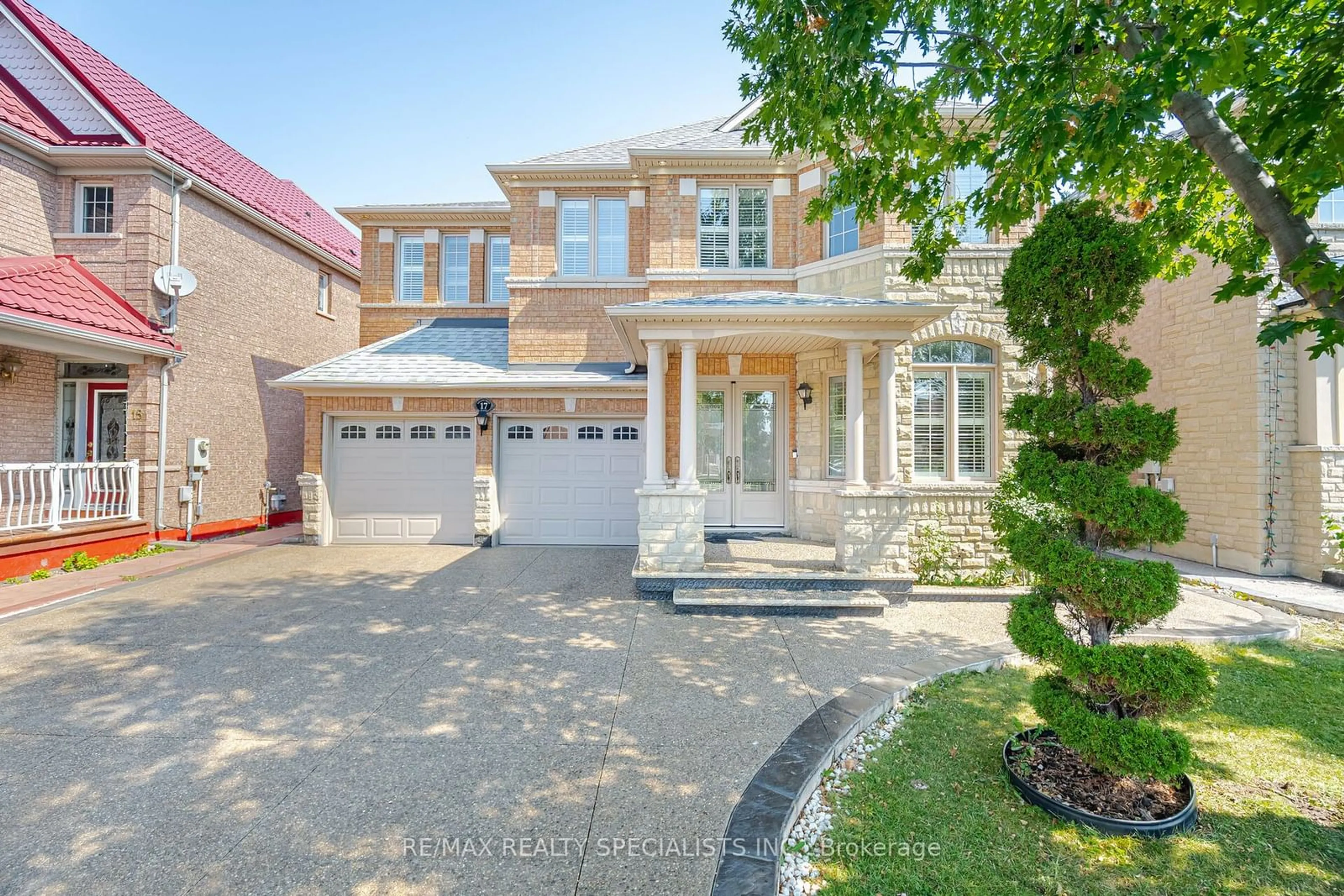 Home with brick exterior material for 17 Valleycreek Dr, Brampton Ontario L6P 2B7