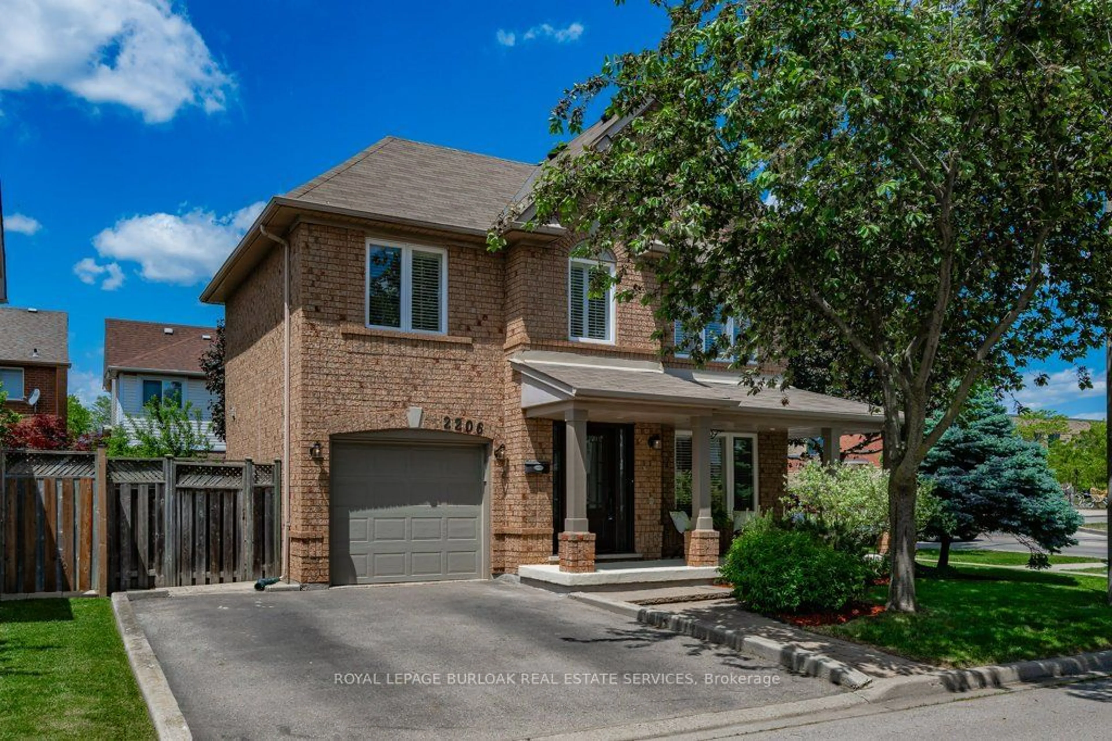 A pic from exterior of the house or condo, the street view for 2206 Birchleaf Lane, Burlington Ontario L7L 6G8