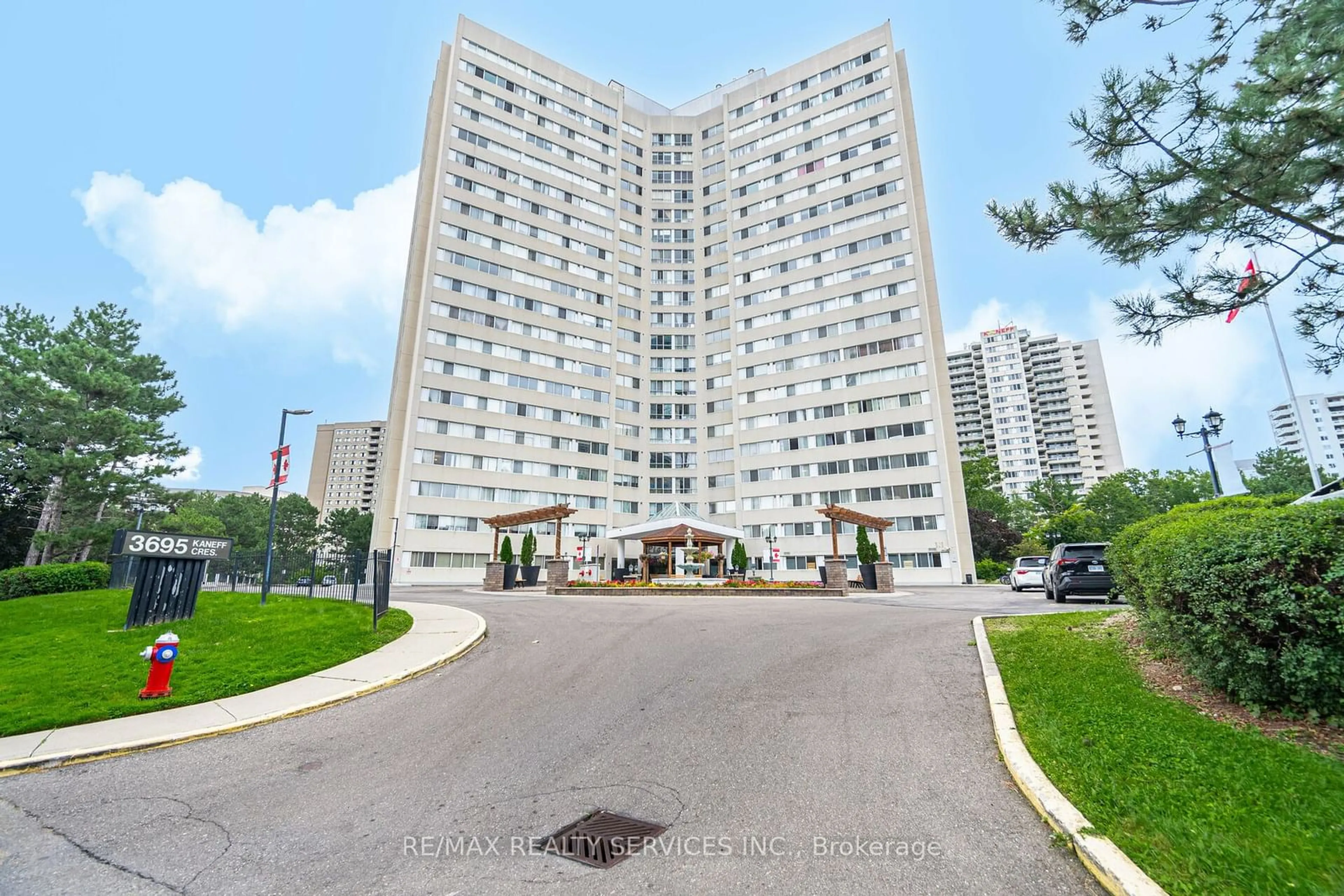 A pic from exterior of the house or condo for 3695 Kaneff Cres #1001, Mississauga Ontario L5A 4B6