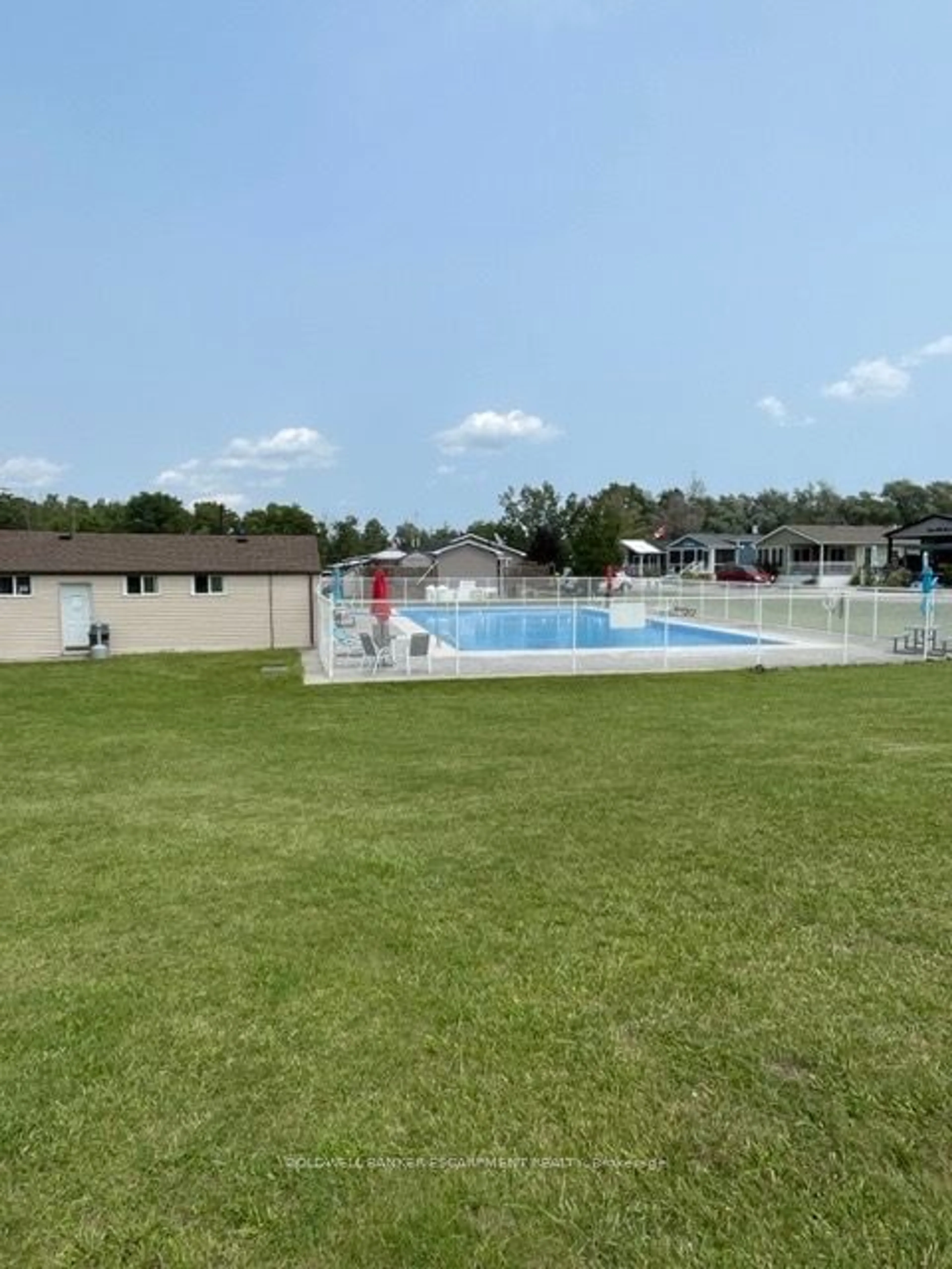 Indoor or outdoor pool for 4449 Milburough Line #10 Oak, Burlington Ontario L7P 0C5