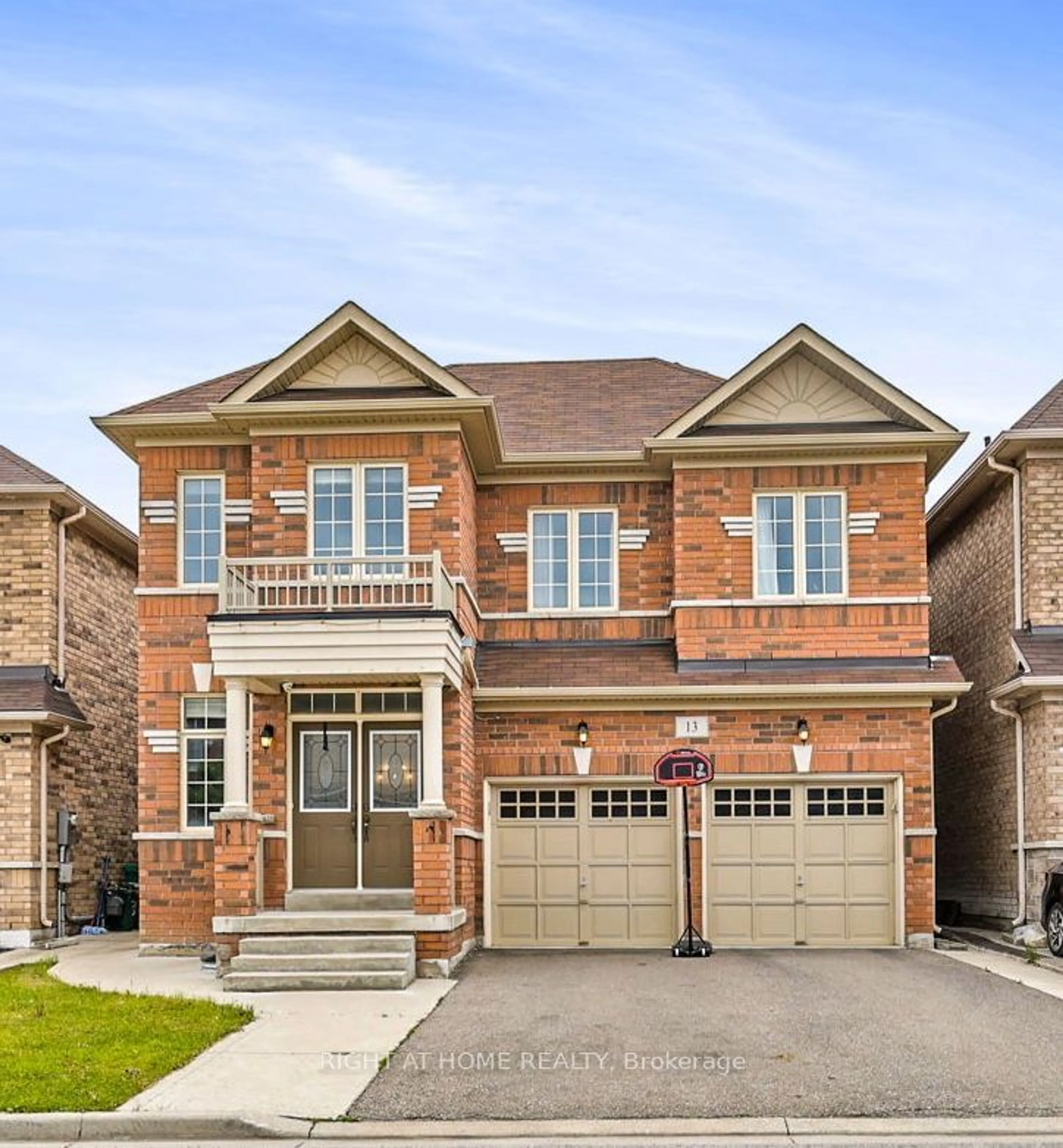 Home with brick exterior material for 13 Lloyd Cres, Brampton Ontario L7A 4J5