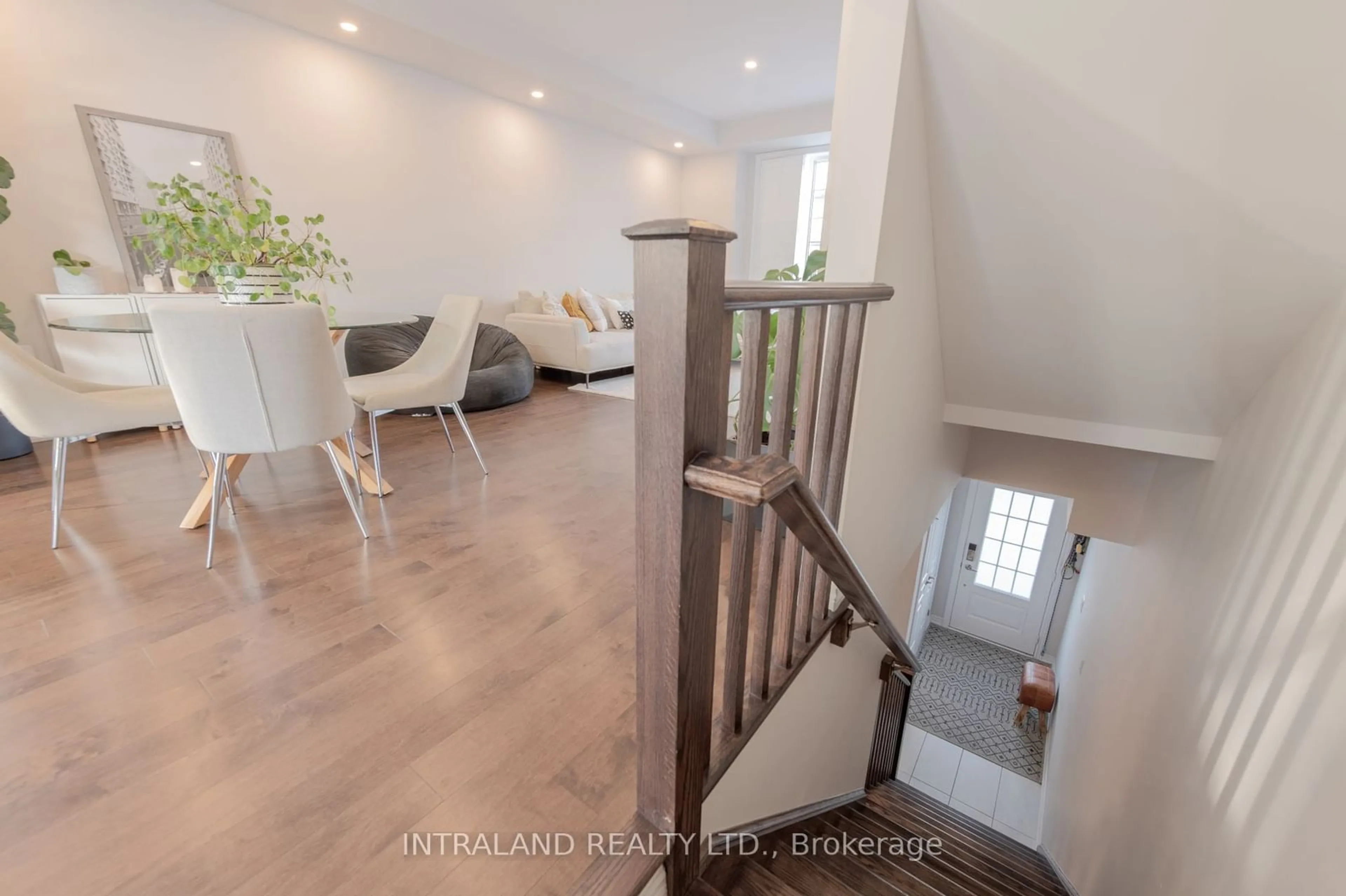 Stairs for 389 Hardwick Common Dr, Oakville Ontario L6H 0P7