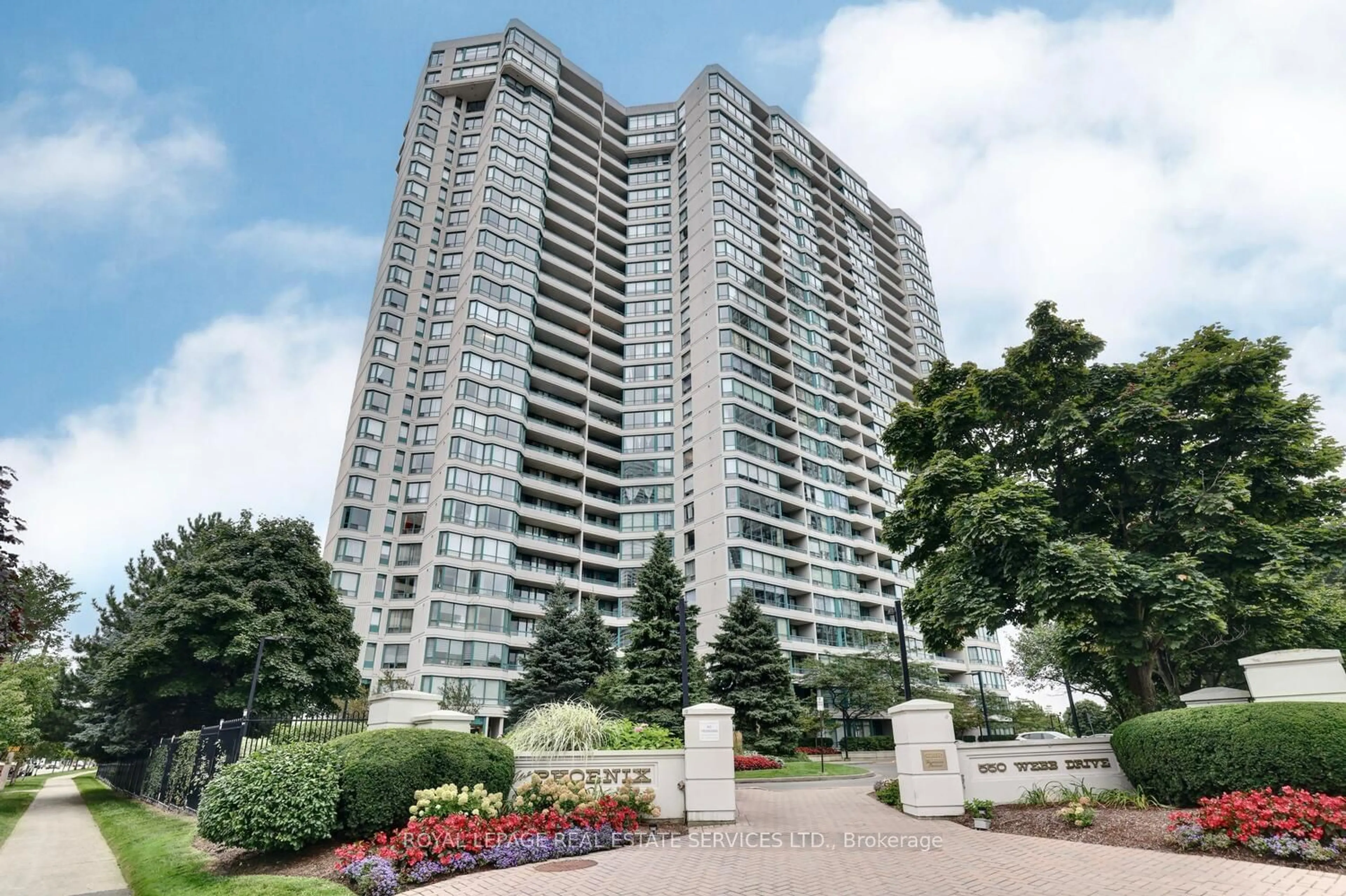 A pic from exterior of the house or condo, the front or back of building for 550 Webb Dr #1602, Mississauga Ontario L5B 3Y4