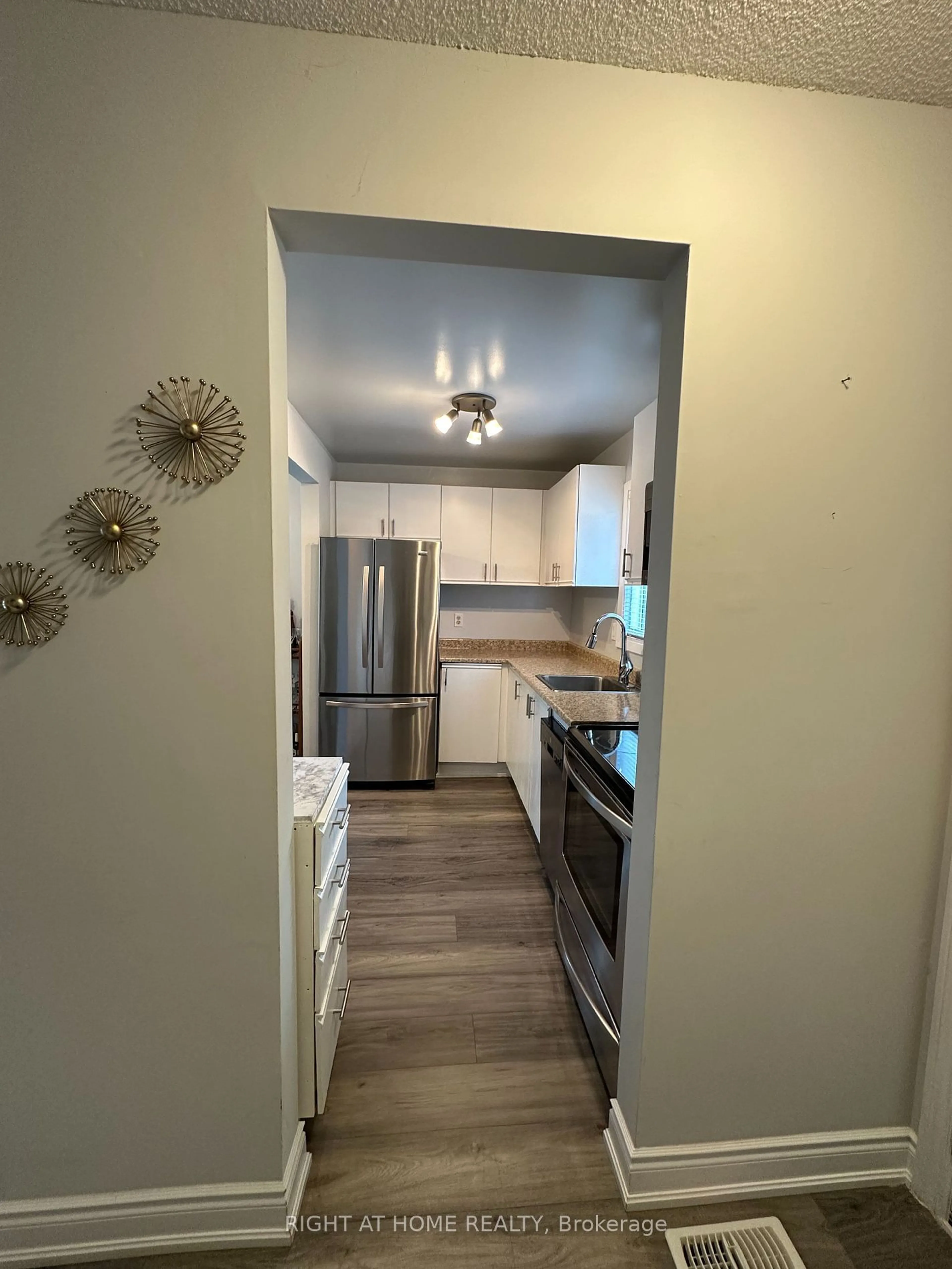 Kitchen for 14 Hero Sq, Brampton Ontario L6S 1Y1