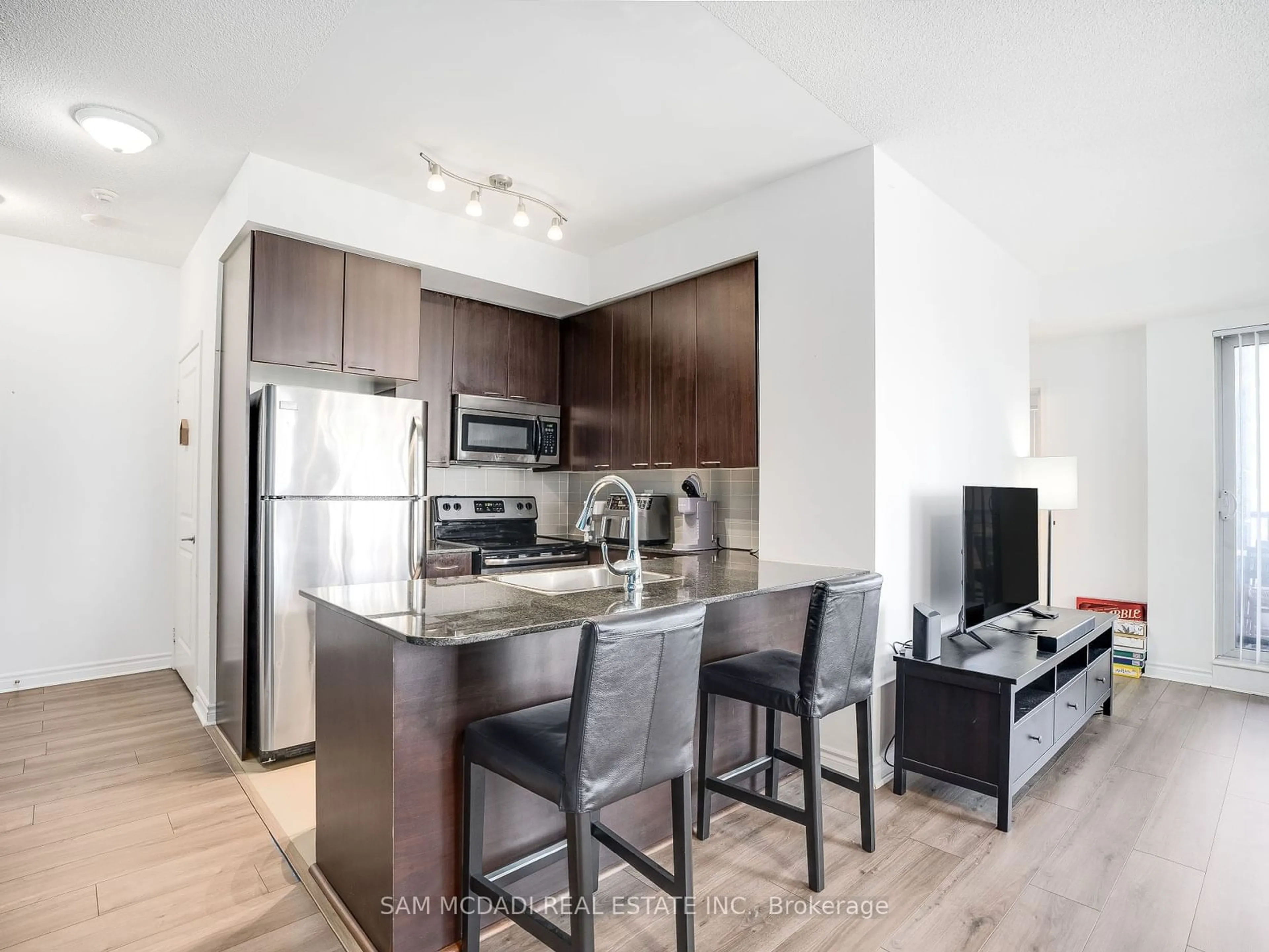 Standard kitchen for 385 Prince Of Wales Dr #1111, Mississauga Ontario L5B 0C6