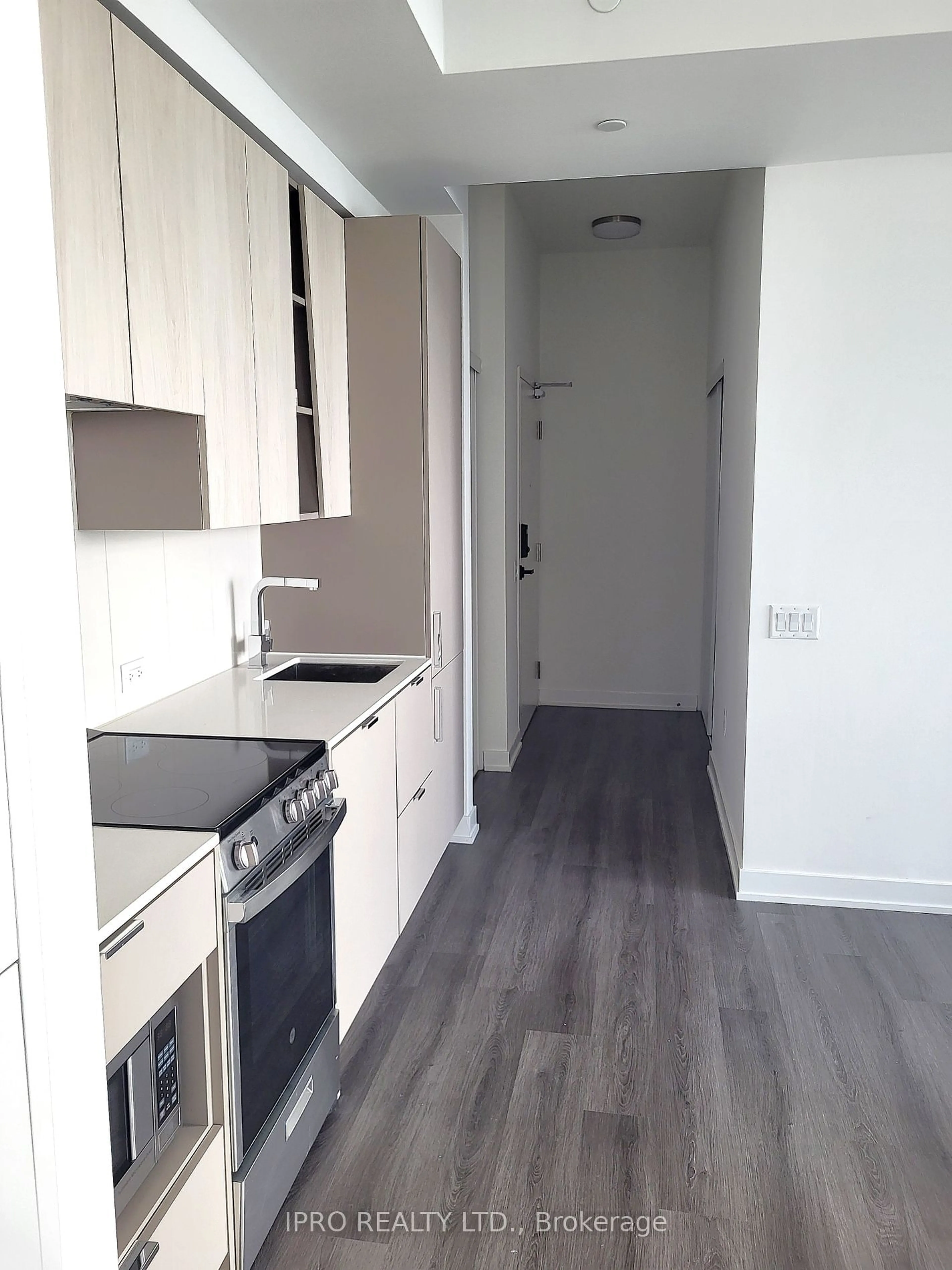 Standard kitchen, wood floors for 3883 Quartz Rd #1906, Mississauga Ontario L5B 0M4