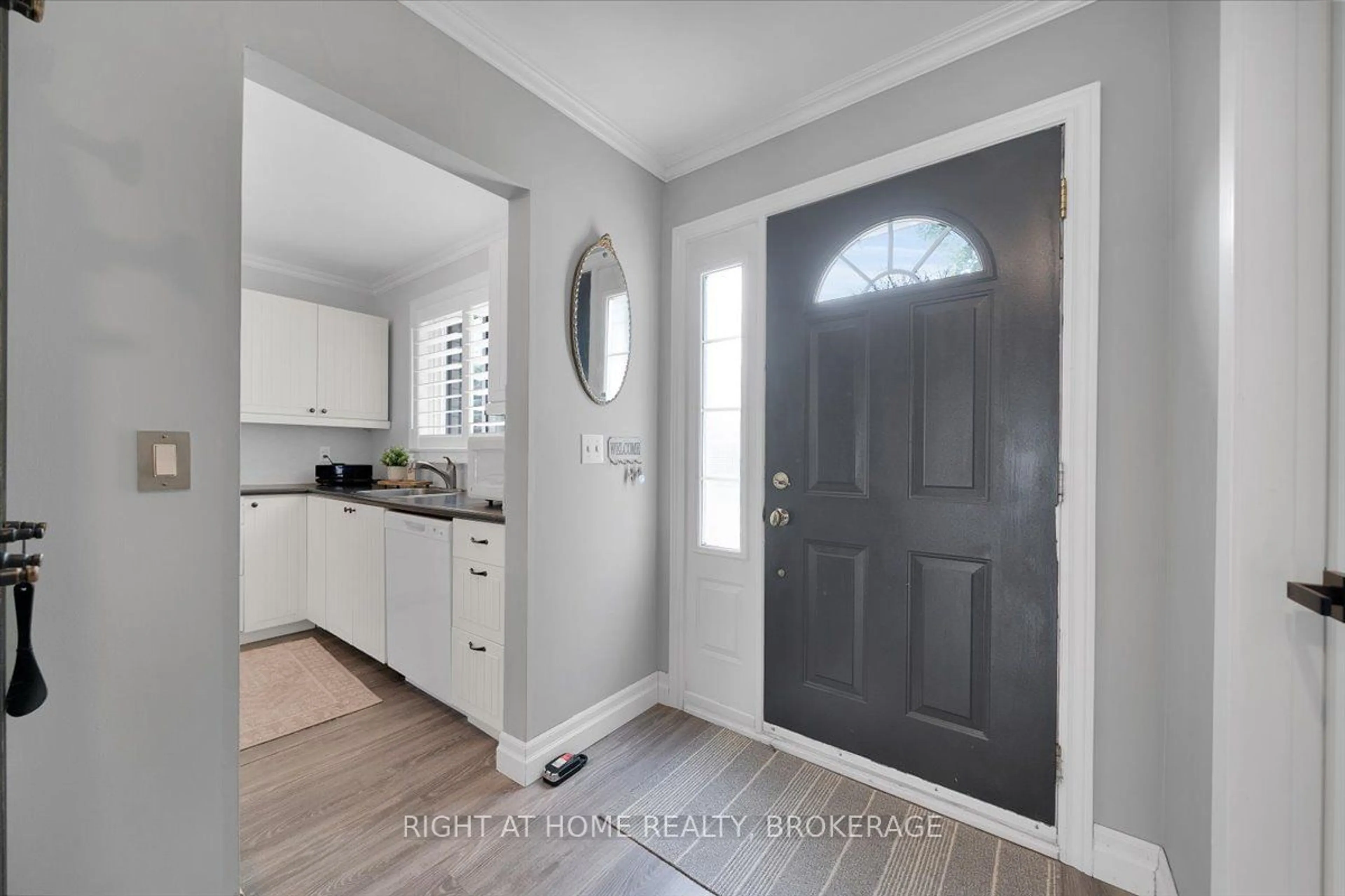 Indoor entryway, wood floors for 1251 Redbank Cres, Oakville Ontario L6H 1Y4