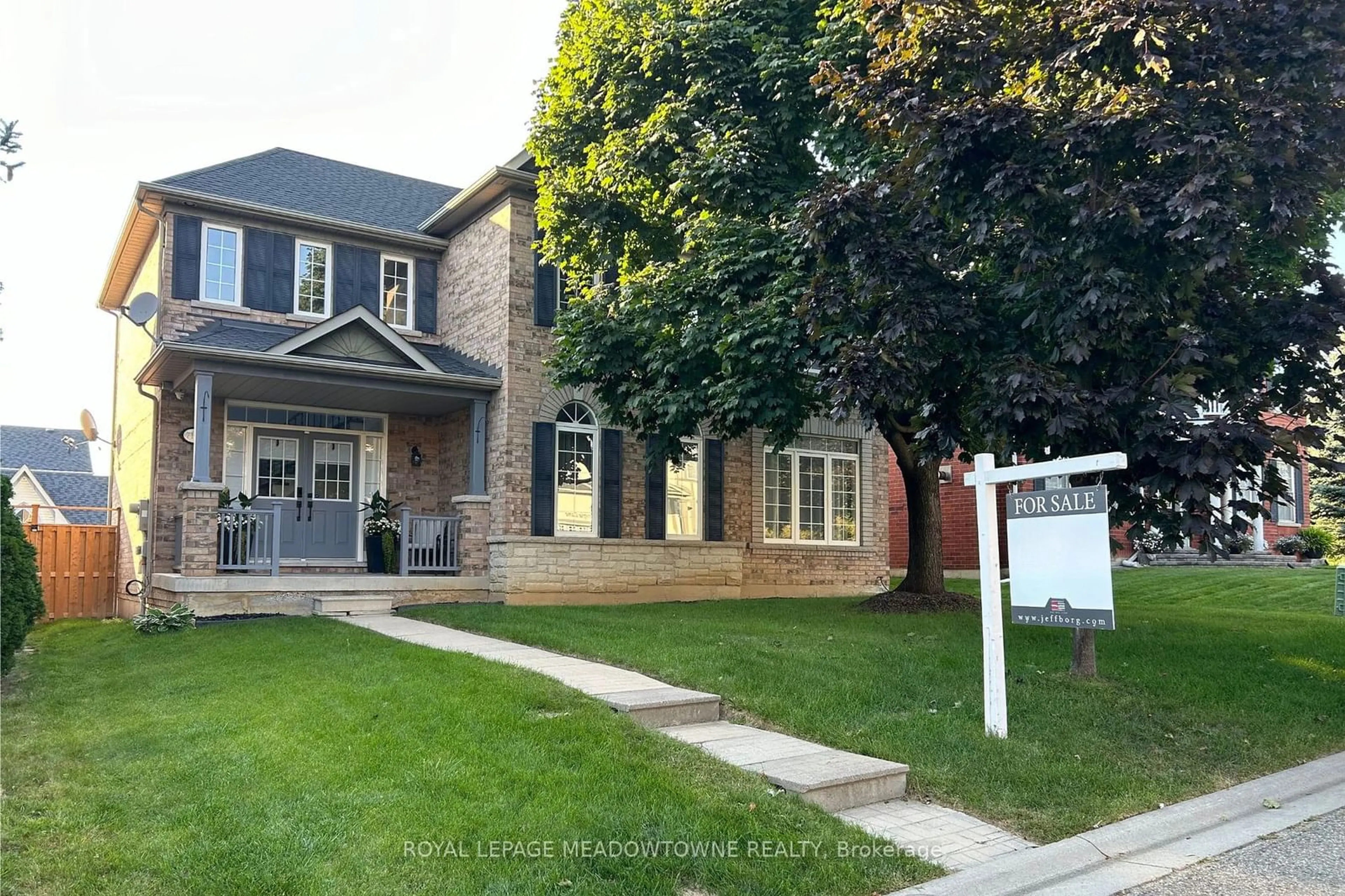 Frontside or backside of a home, the street view for 7129 Gillespie Lane, Mississauga Ontario L5W 1E8