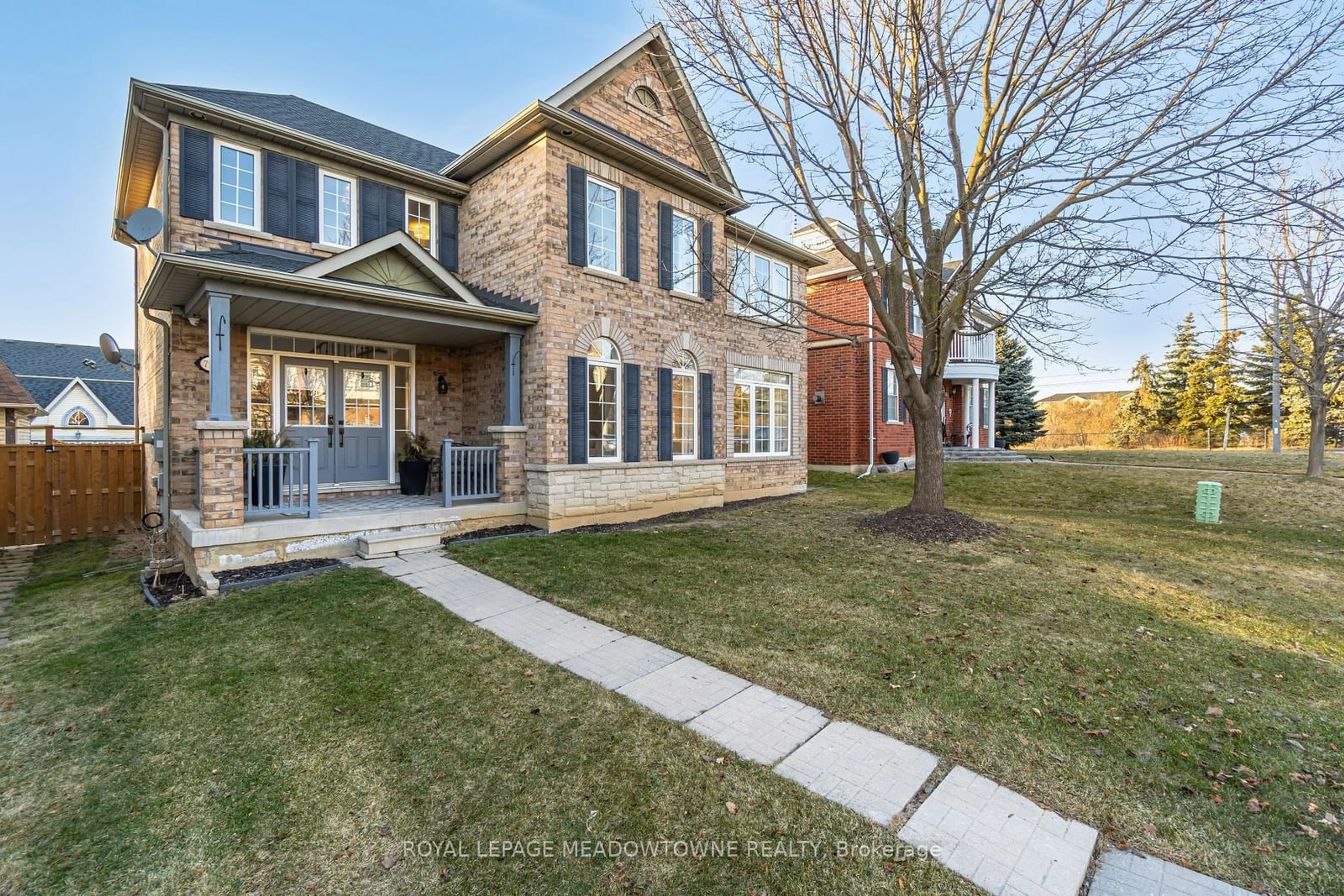 Home with brick exterior material for 7129 Gillespie Lane, Mississauga Ontario L5W 1E8