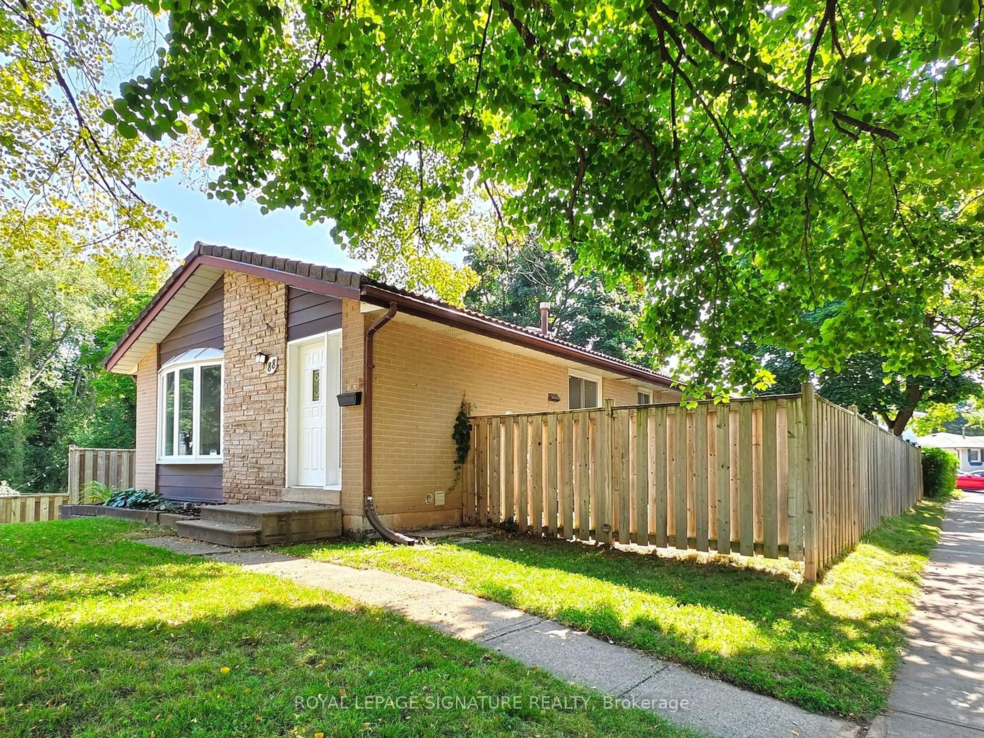 Frontside or backside of a home for 88 Mccraney St, Oakville Ontario L6H 1H4