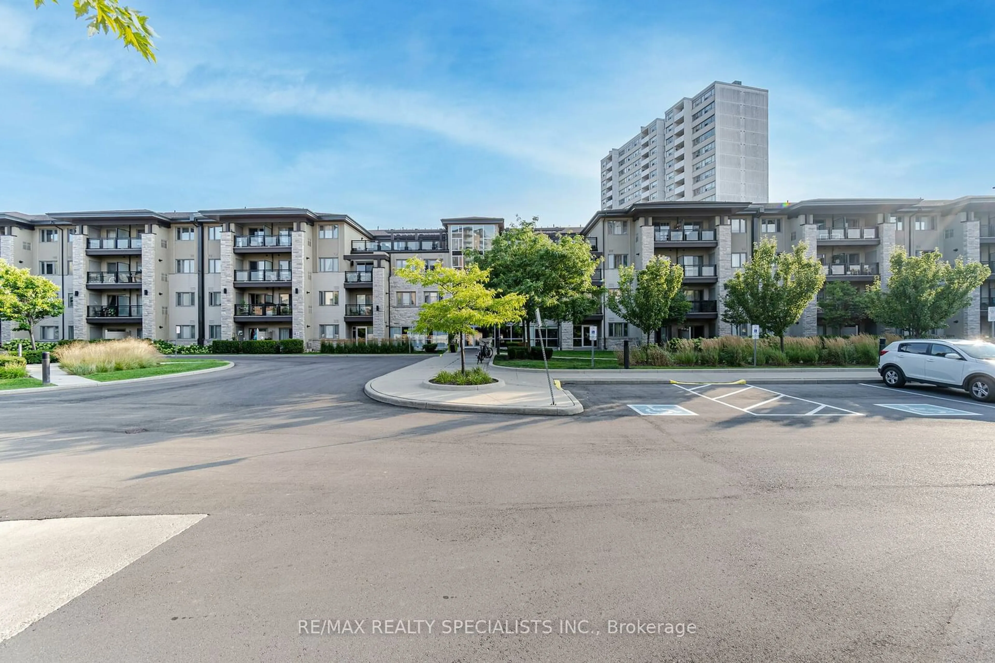 A pic from exterior of the house or condo for 570 Lolita Gardens #319, Mississauga Ontario L5A 0A1