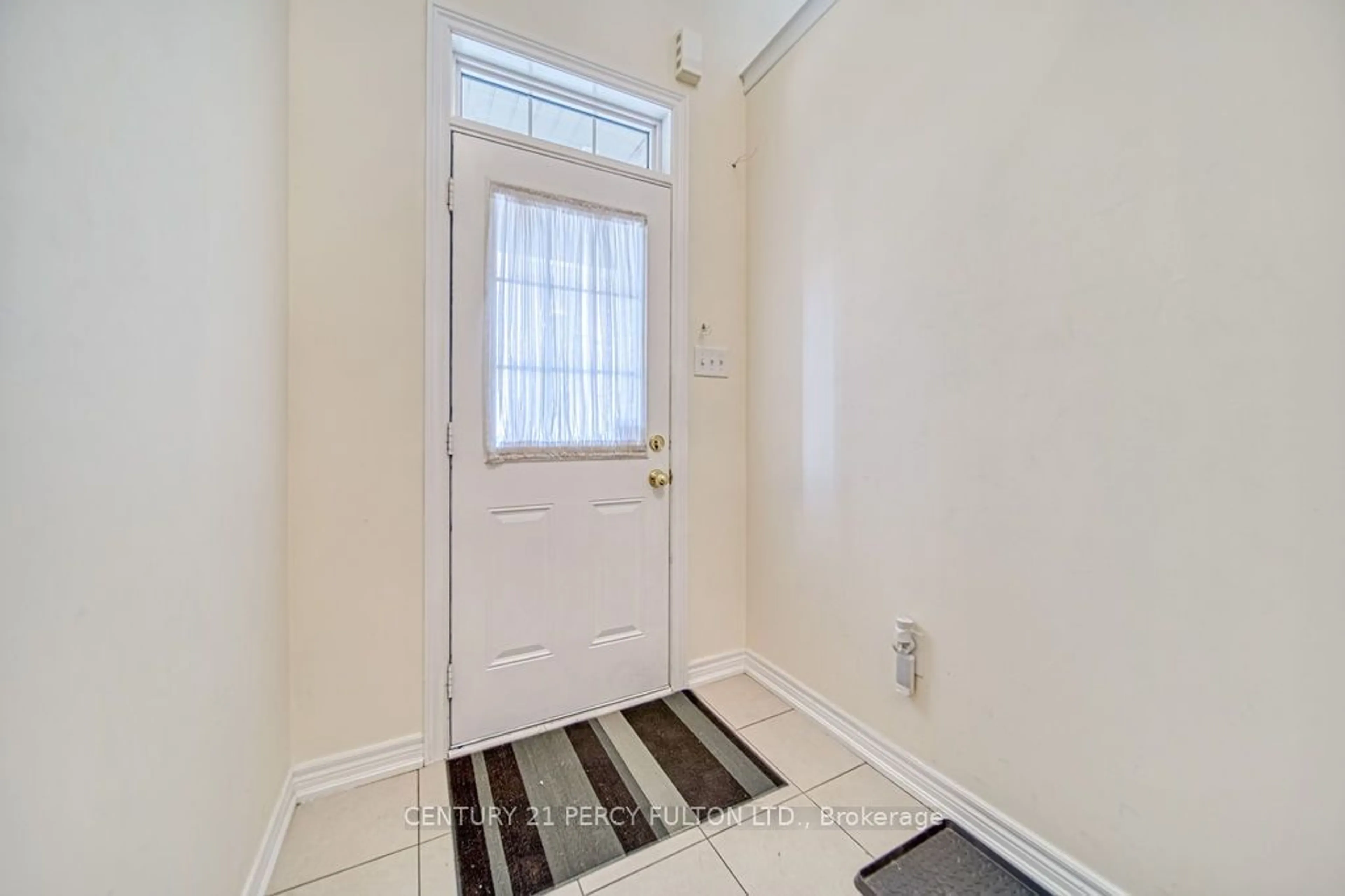 Indoor entryway for 142 Sea Drifter Cres, Brampton Ontario L6P 4B1