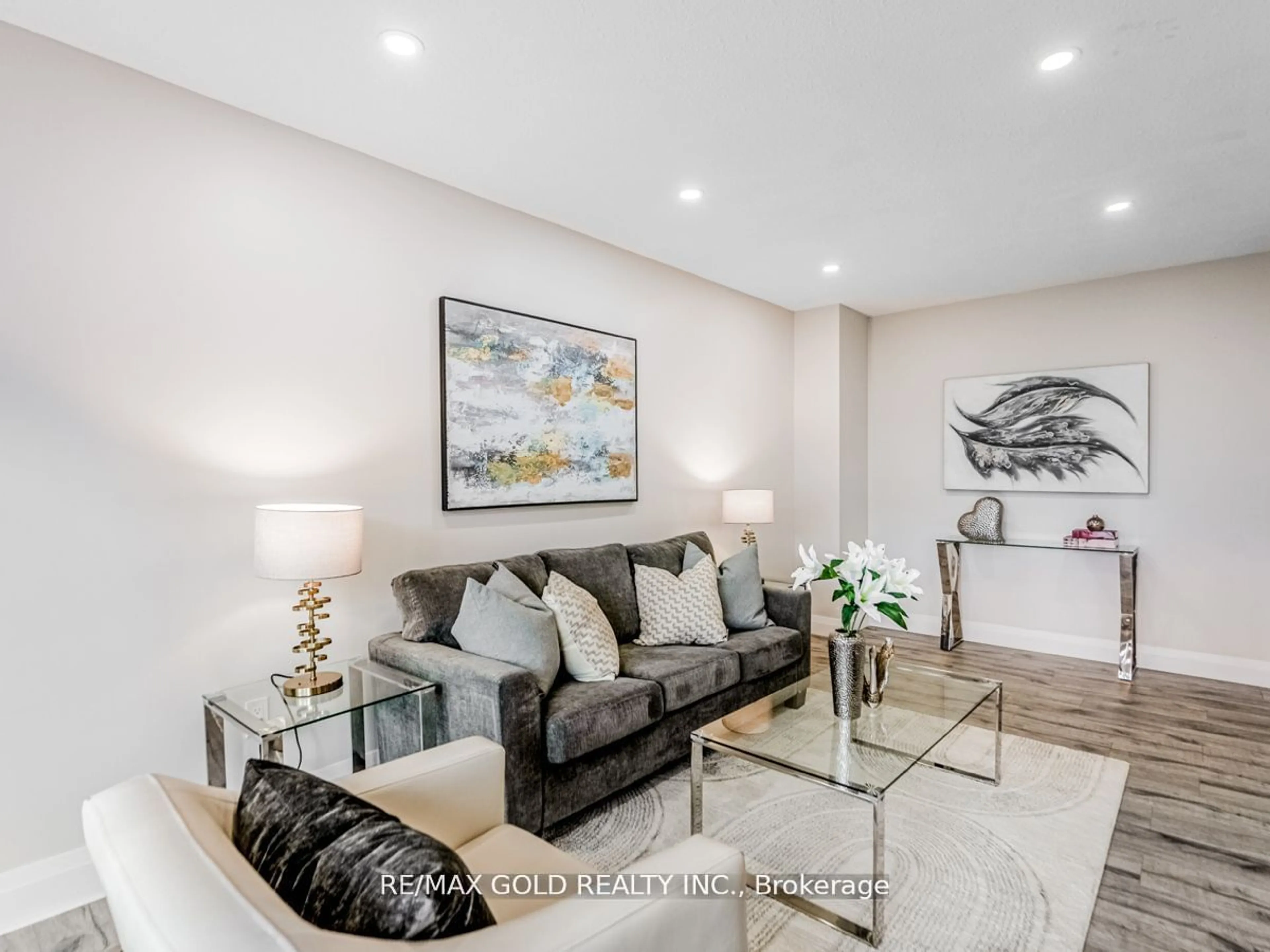 Living room for 2605 Woodchester Dr #60, Mississauga Ontario L5K 2E3