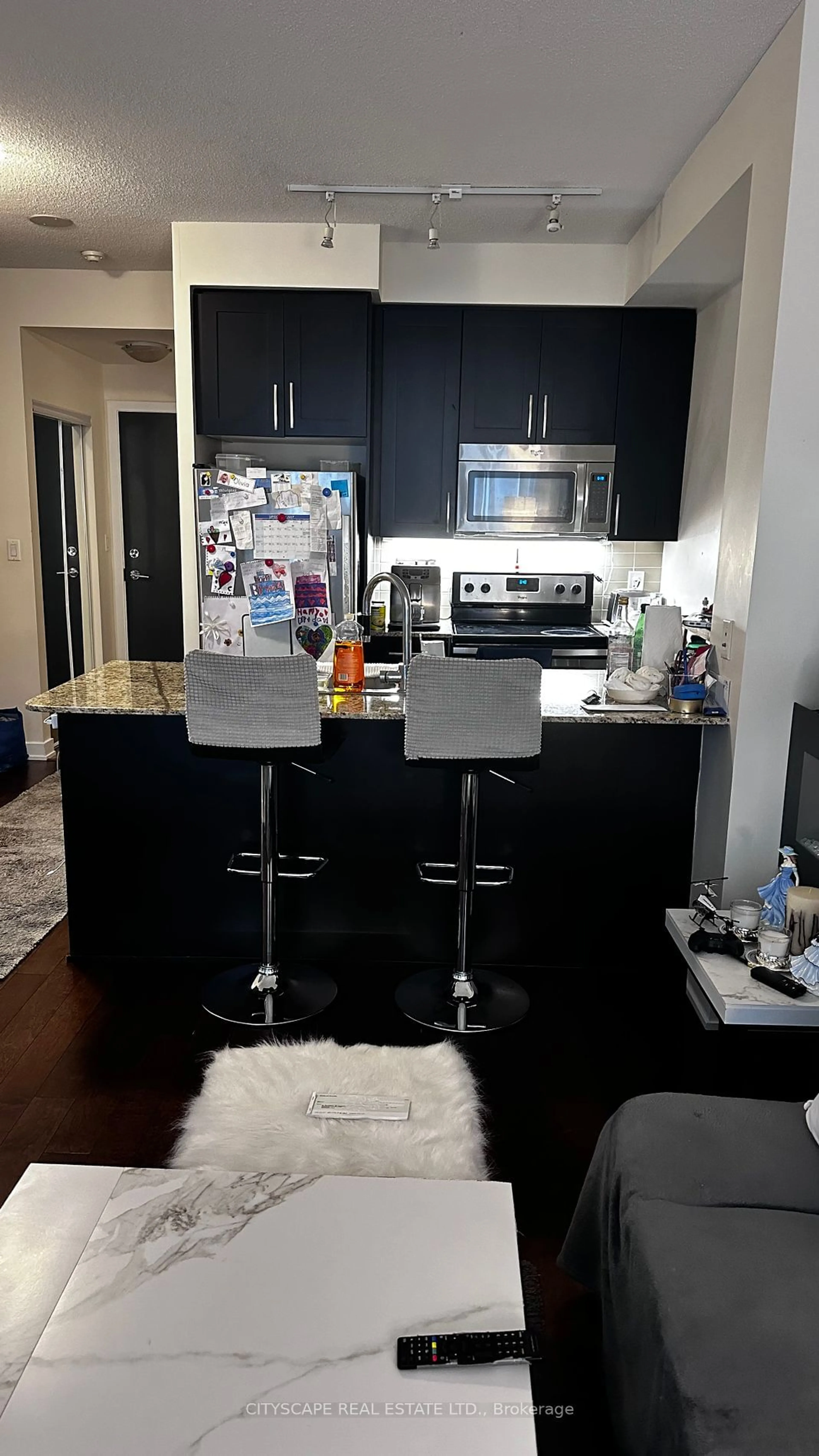 Kitchen for 4070 Confederation Pkwy #3403, Mississauga Ontario L5B 0E9