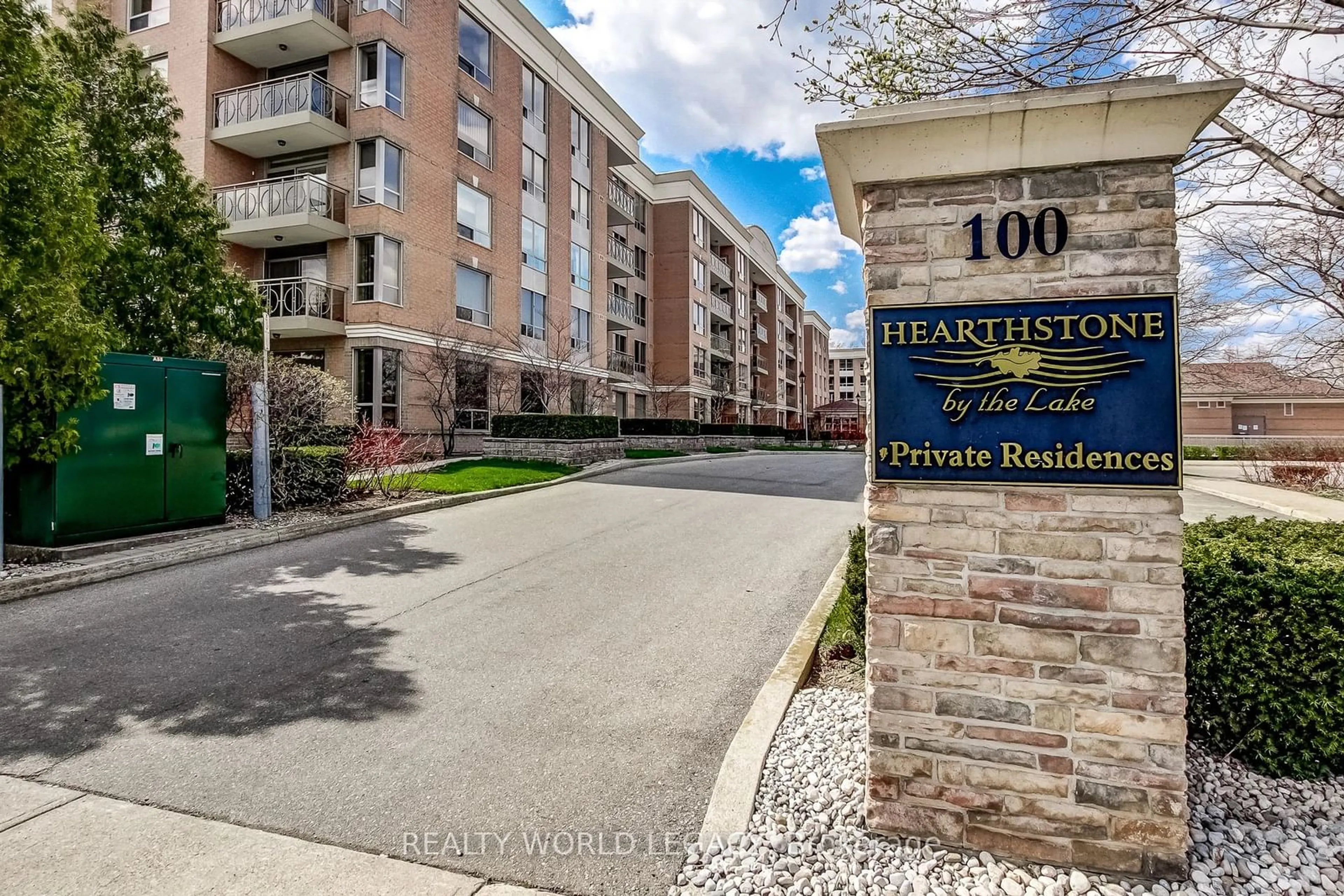 A pic from exterior of the house or condo for 100 Burloak Dr #1308, Burlington Ontario L7L 6P6