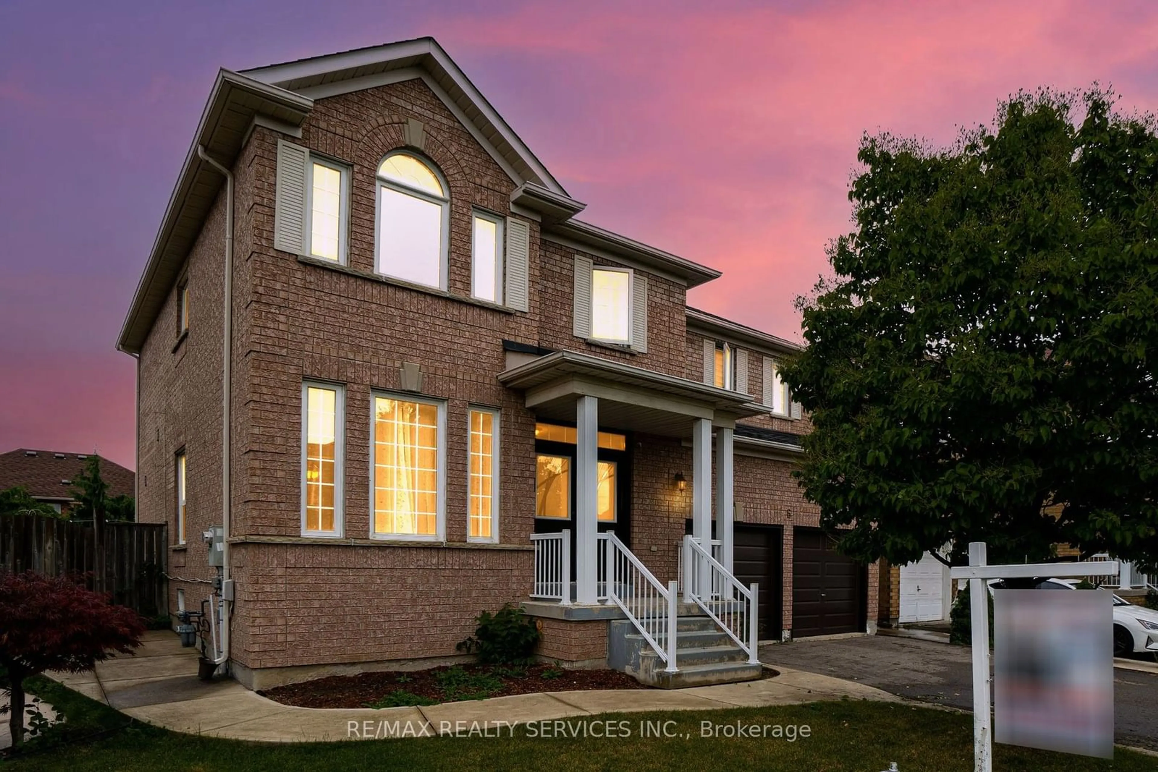 Home with brick exterior material for 6 Courtsfield Cres, Brampton Ontario L7A 2E3