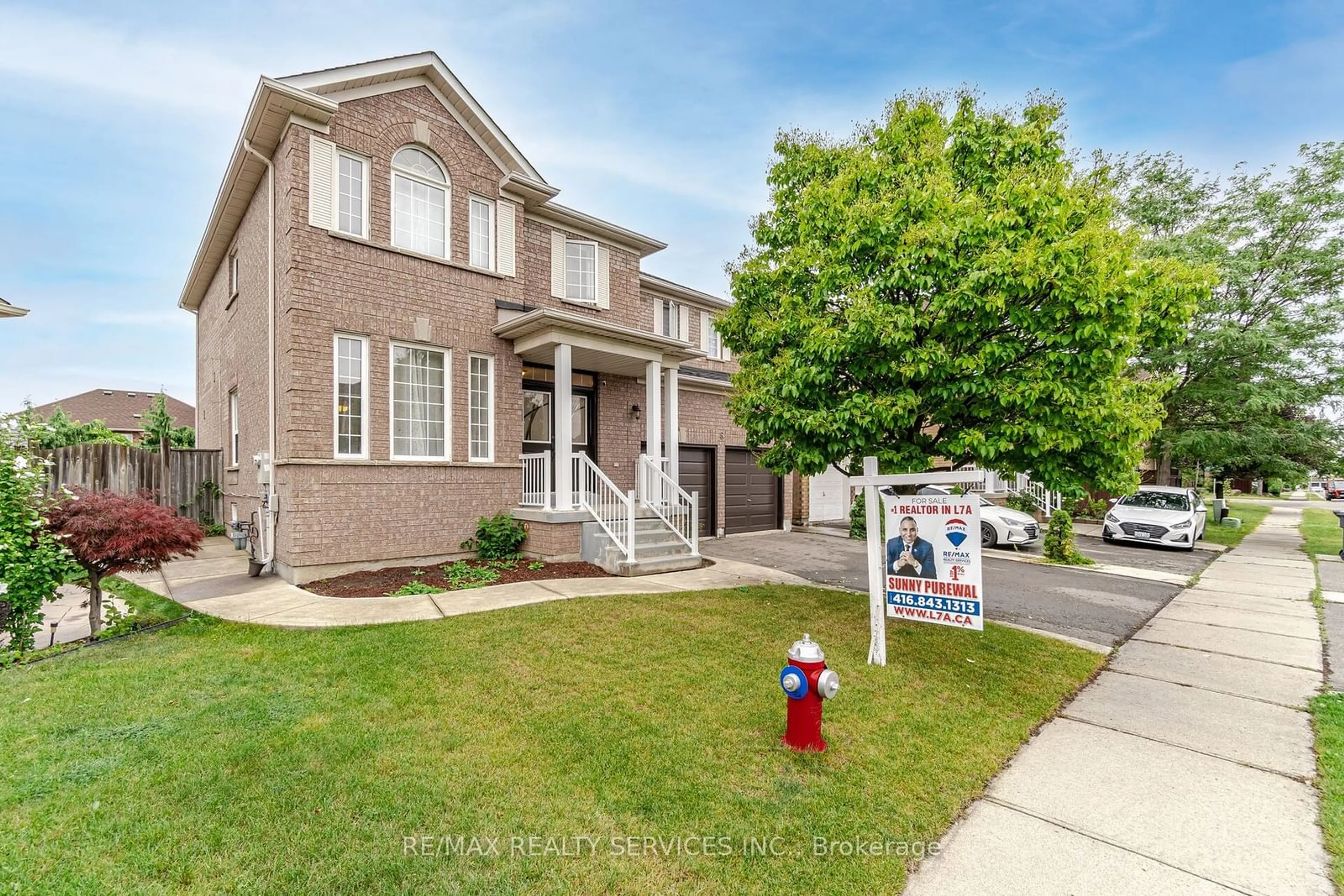 Frontside or backside of a home for 6 Courtsfield Cres, Brampton Ontario L7A 2E3