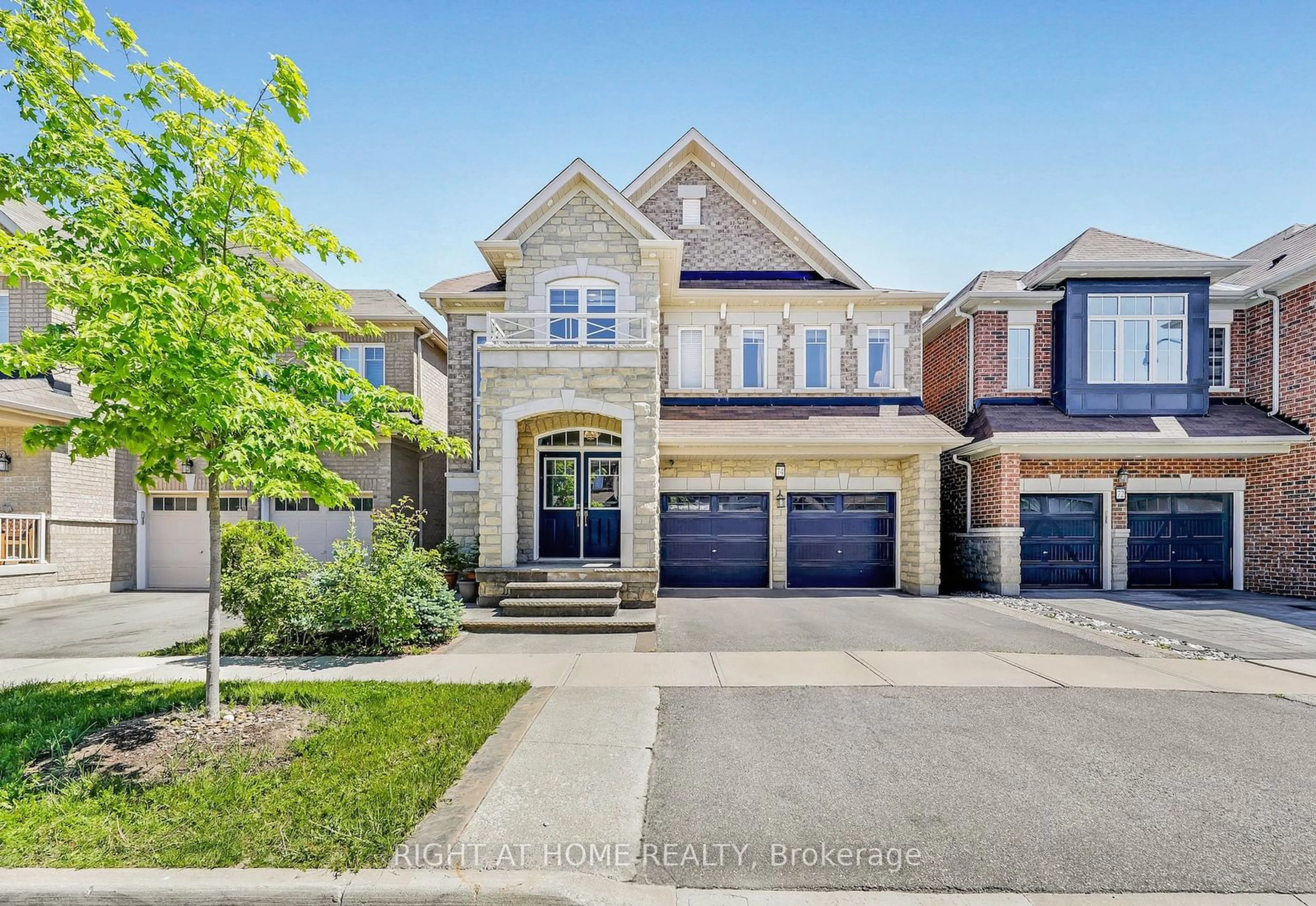 Frontside or backside of a home for 74 Abercrombie Cres, Brampton Ontario L7A 4N3