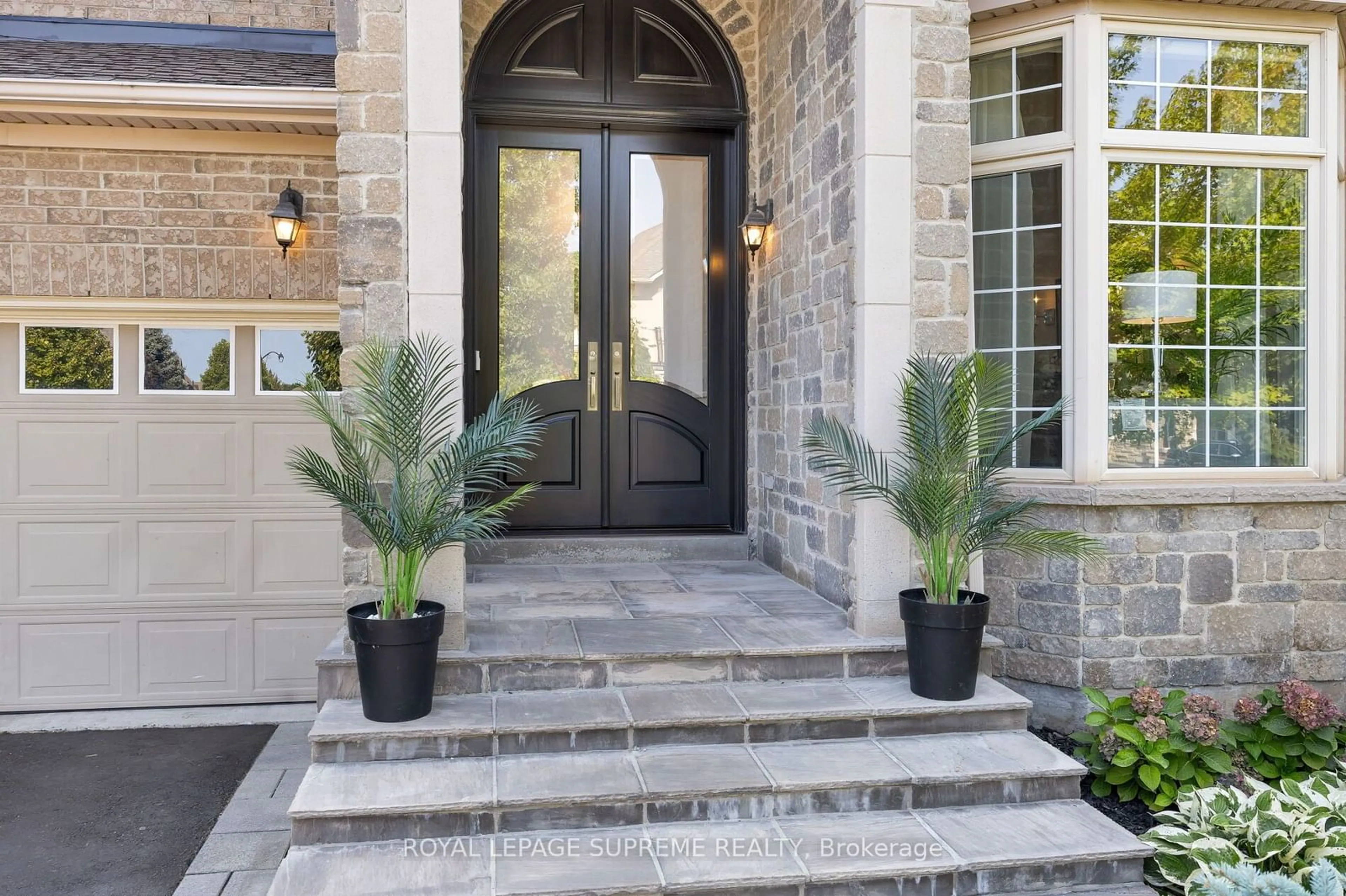 Indoor entryway for 304 Fritillary St, Oakville Ontario L6L 6W7