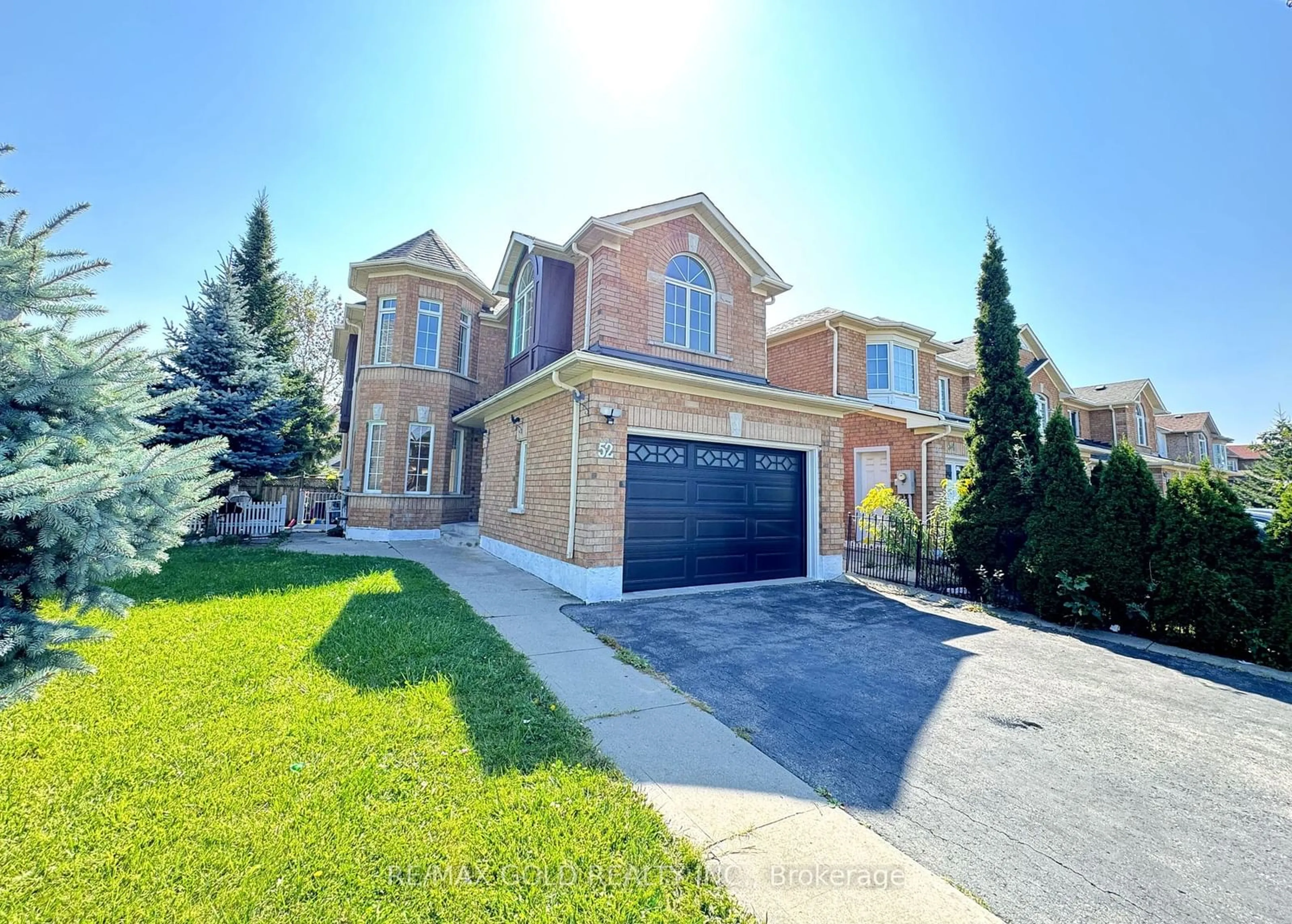 Home with brick exterior material for 52 Sandyshores Dr, Brampton Ontario L6R 2H3