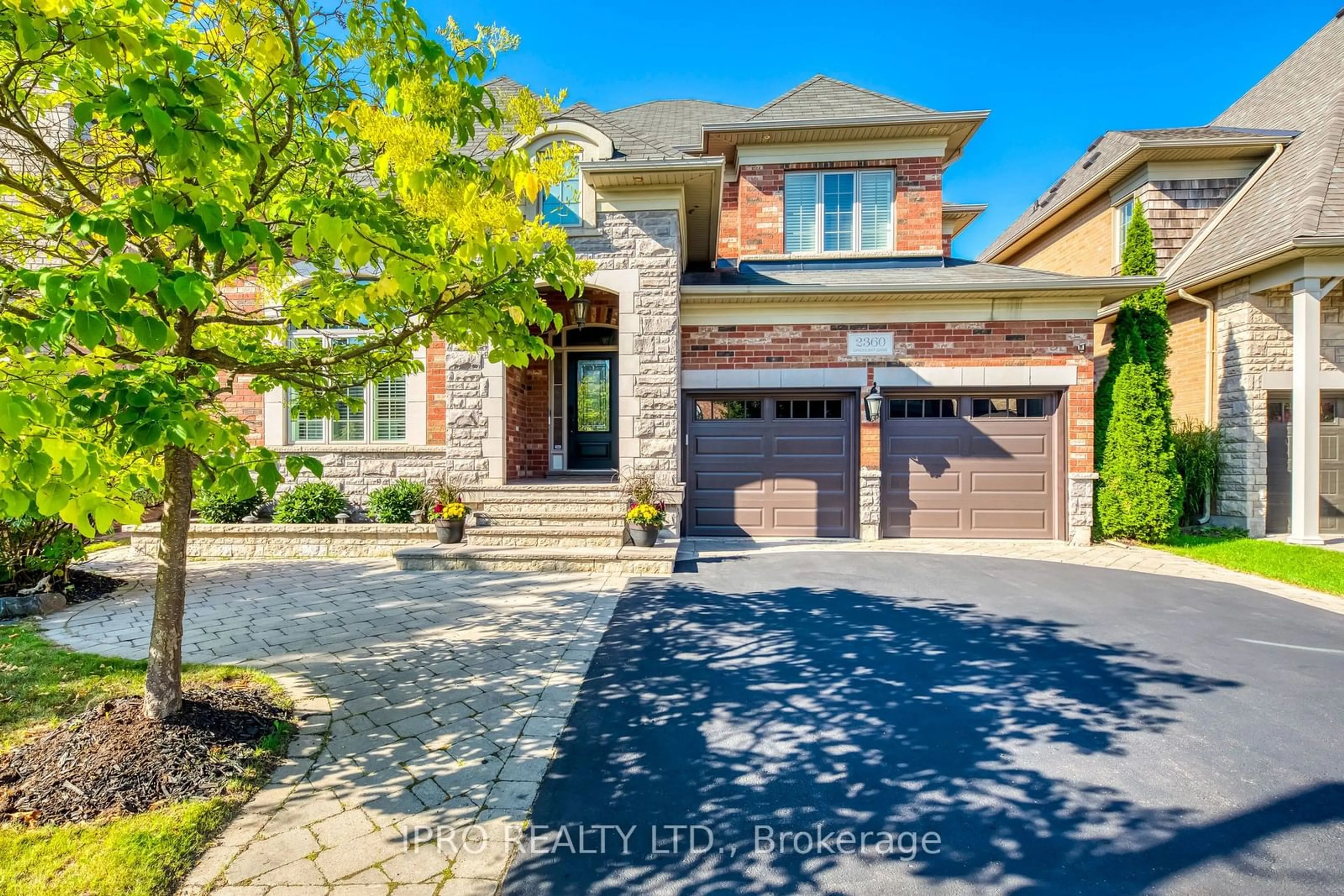 Home with brick exterior material for 2360 Lyndhurst Dr, Oakville Ontario L6H 7V7