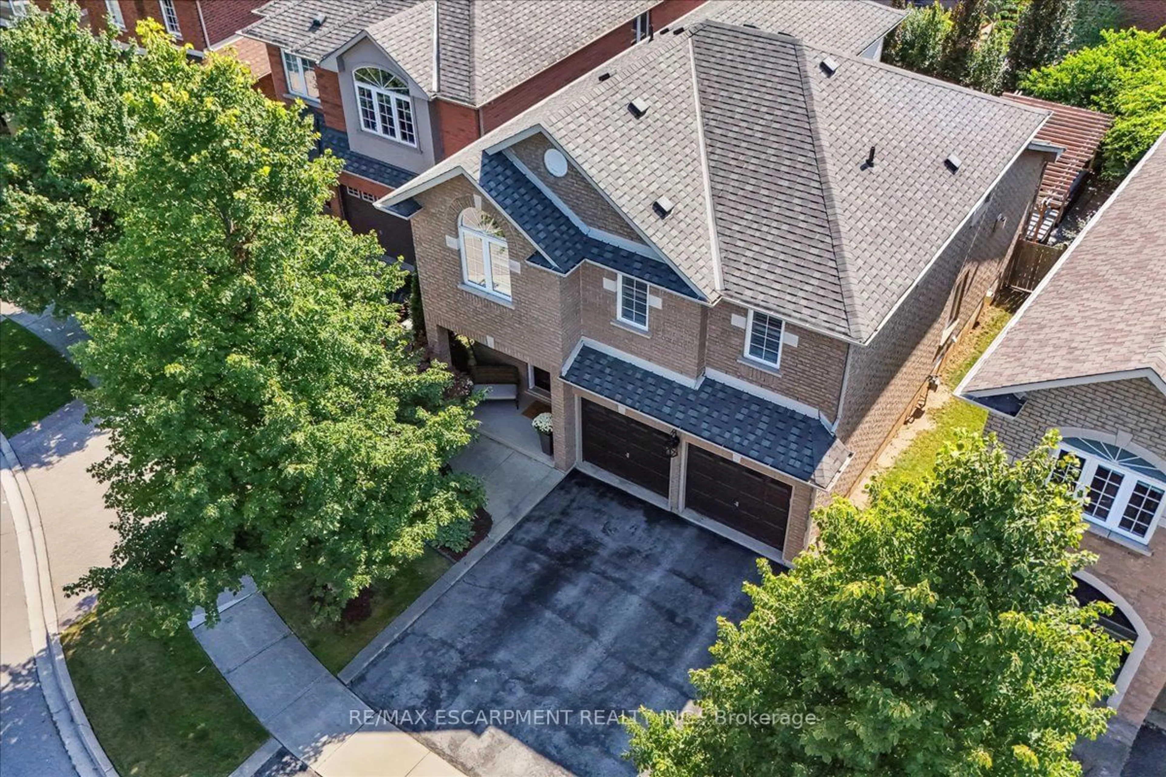 Frontside or backside of a home for 2426 Blue Holly Cres, Oakville Ontario L6M 2V6