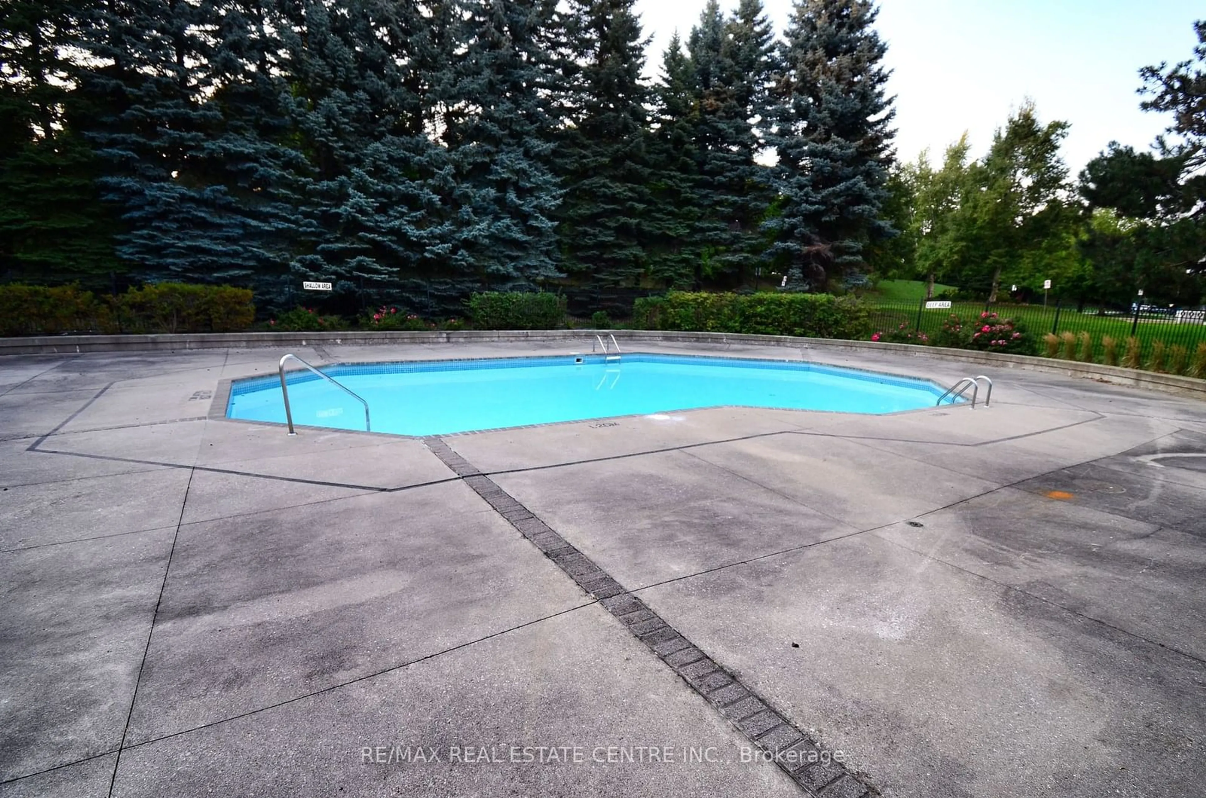 Indoor or outdoor pool for 12 Laurelcrest St #201, Brampton Ontario L6S 2R9