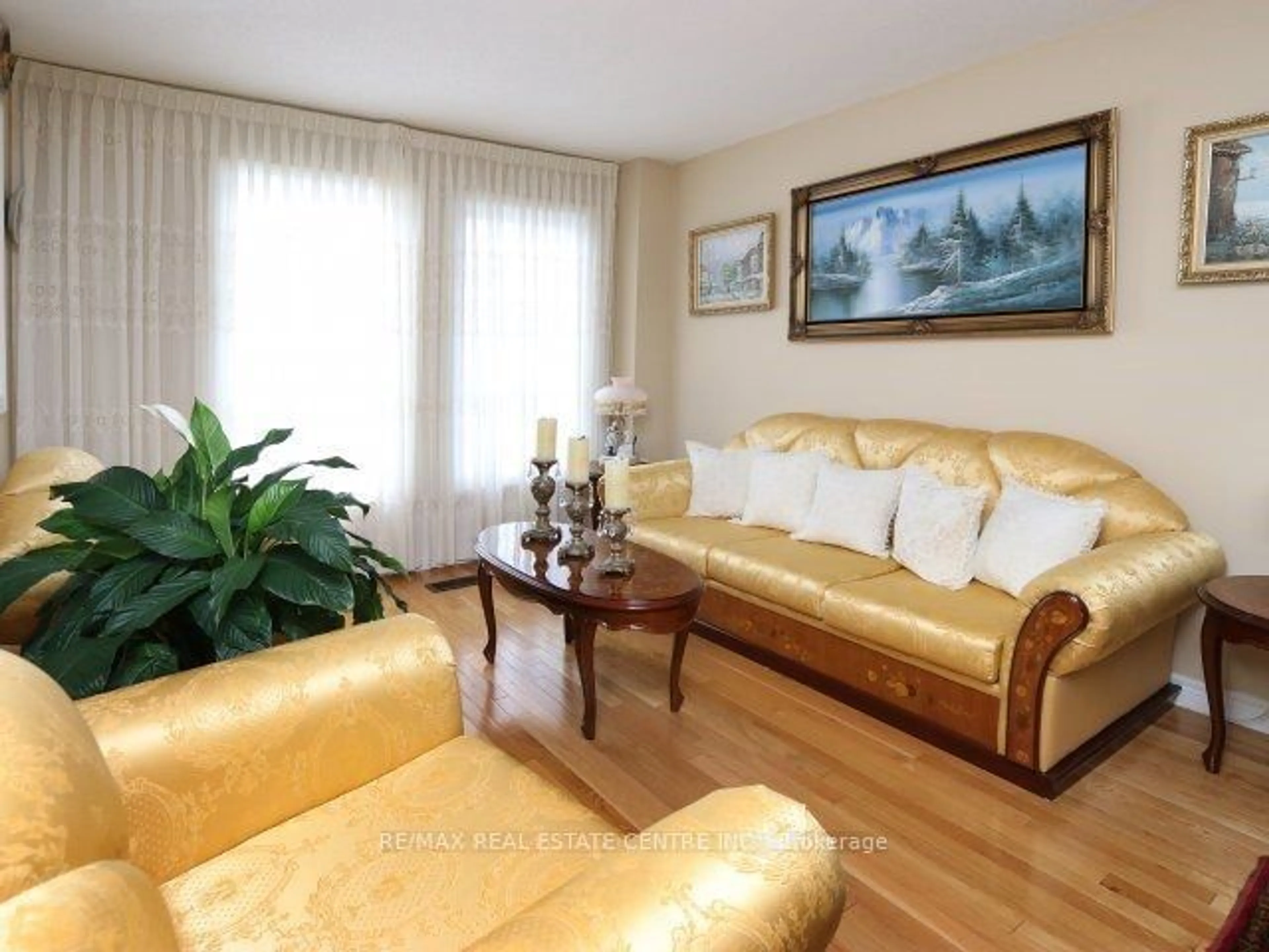 Living room for 2280 Baronwood Dr #14, Oakville Ontario L6M 0K4