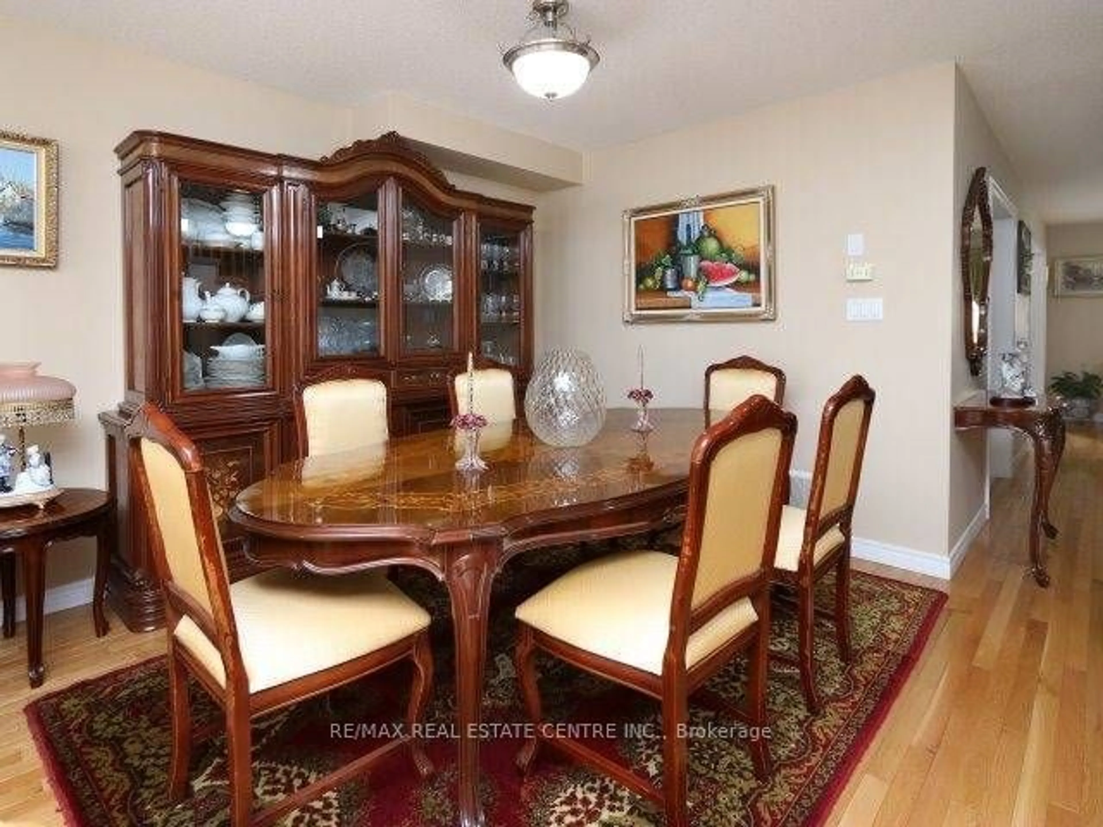 Dining room, wood floors for 2280 Baronwood Dr #14, Oakville Ontario L6M 0K4