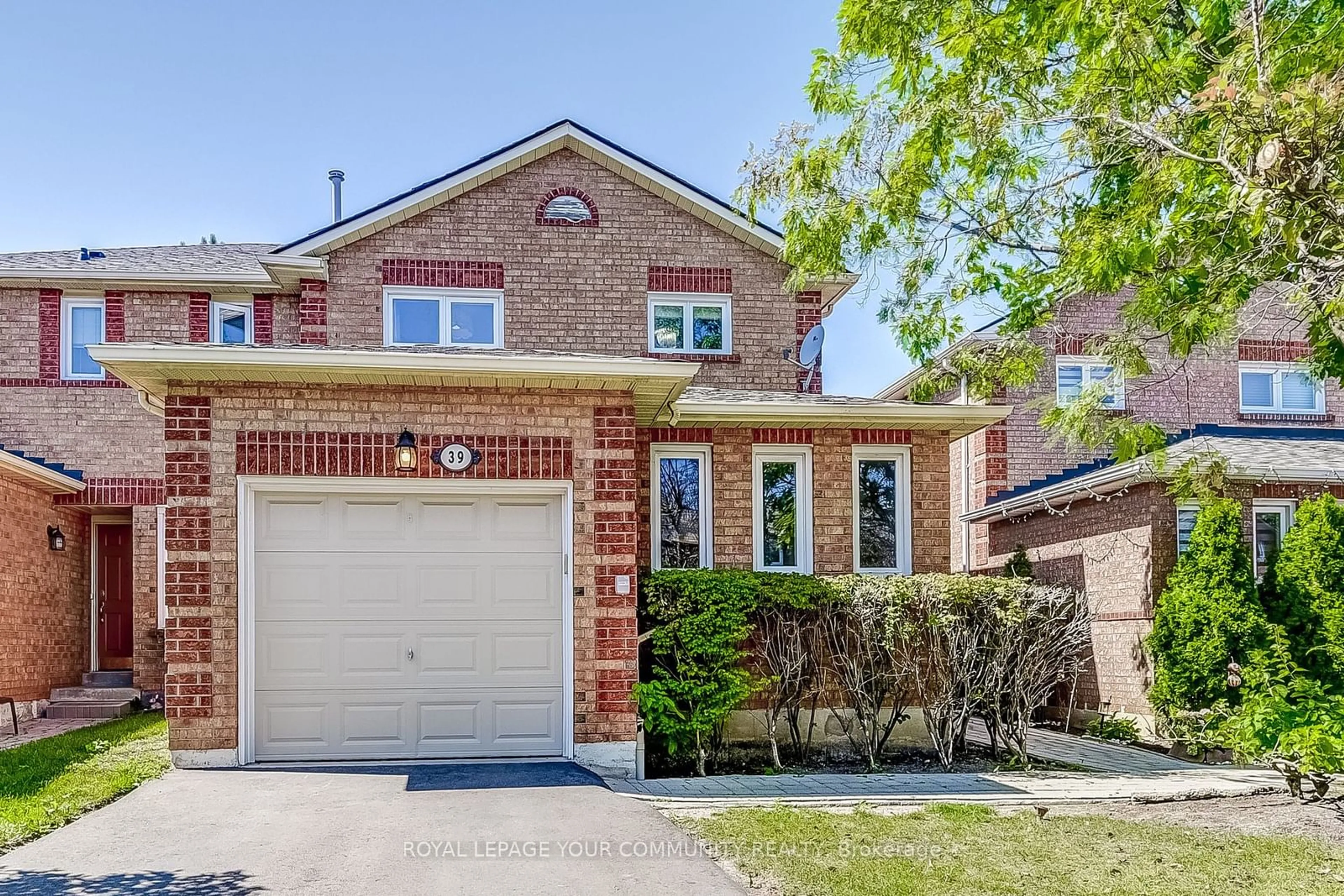 Home with brick exterior material for 666 Constellation Dr #39, Mississauga Ontario L5R 3G7