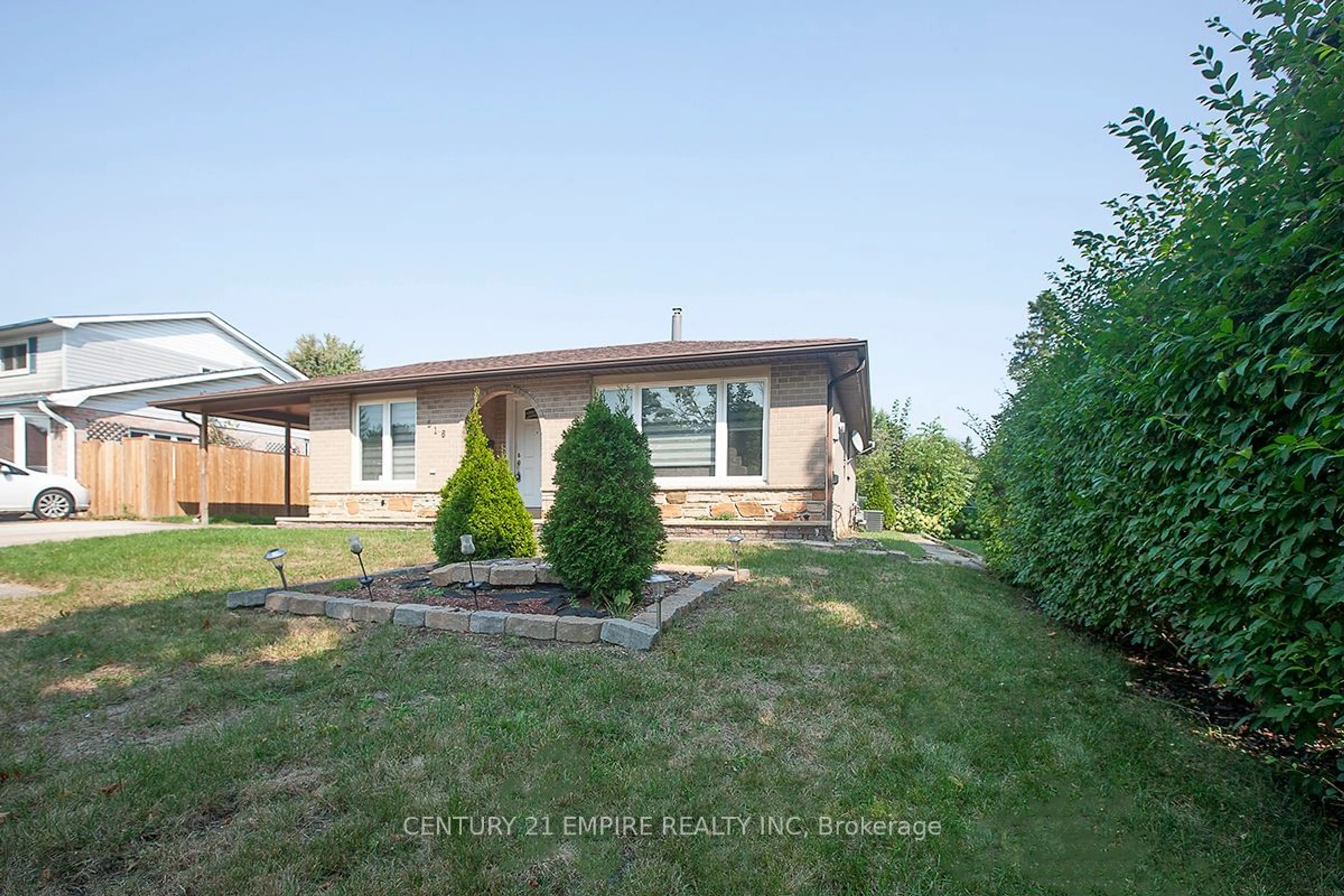 Frontside or backside of a home for 516 Woodward Ave, Milton Ontario L9T 3B8