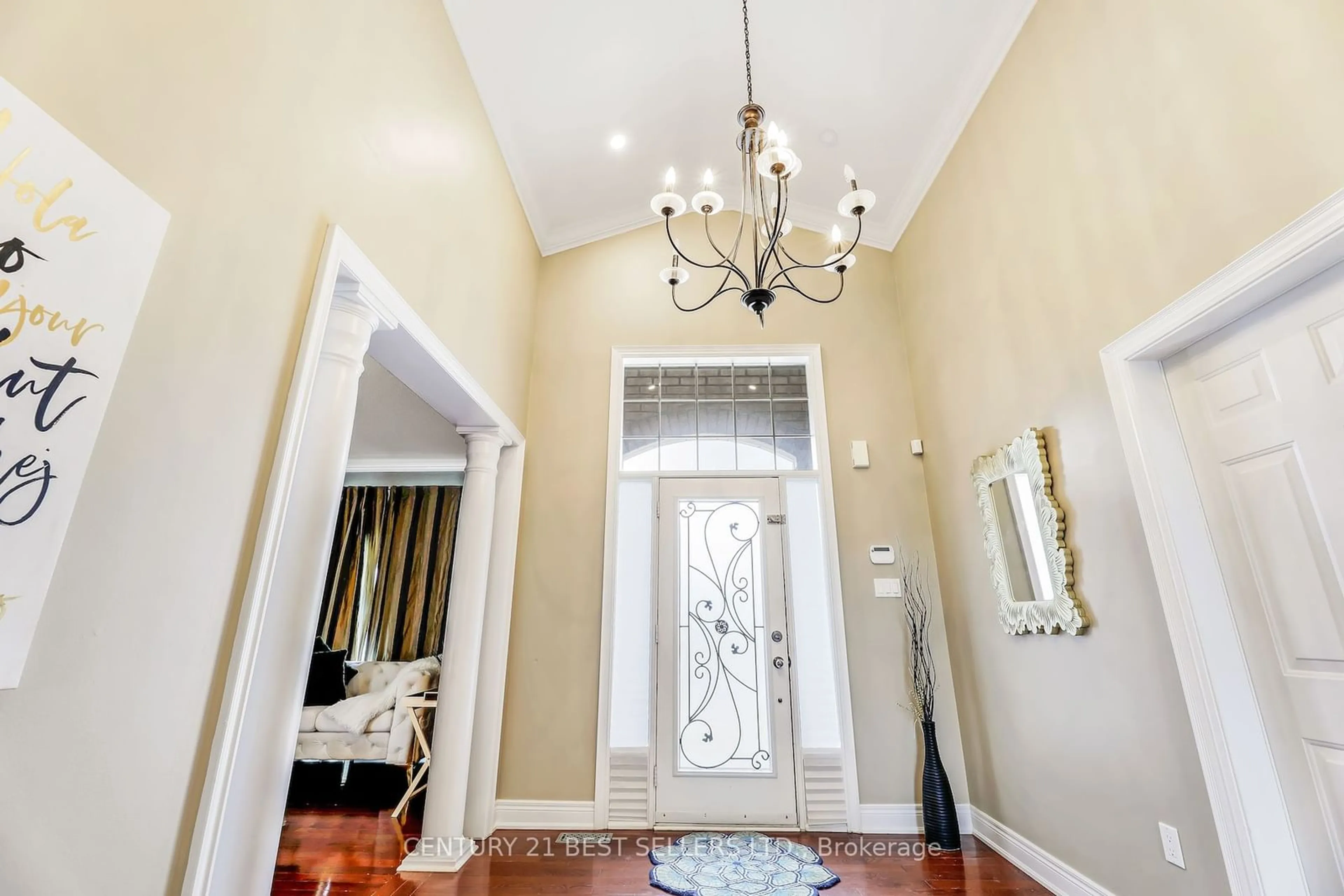 Indoor foyer for 2385 Eighth Line, Oakville Ontario L6H 7L7