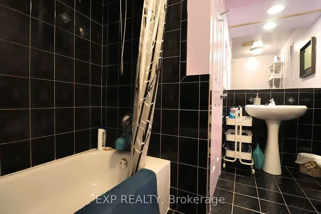 Additional property image - 142 Royal Salisbury Way